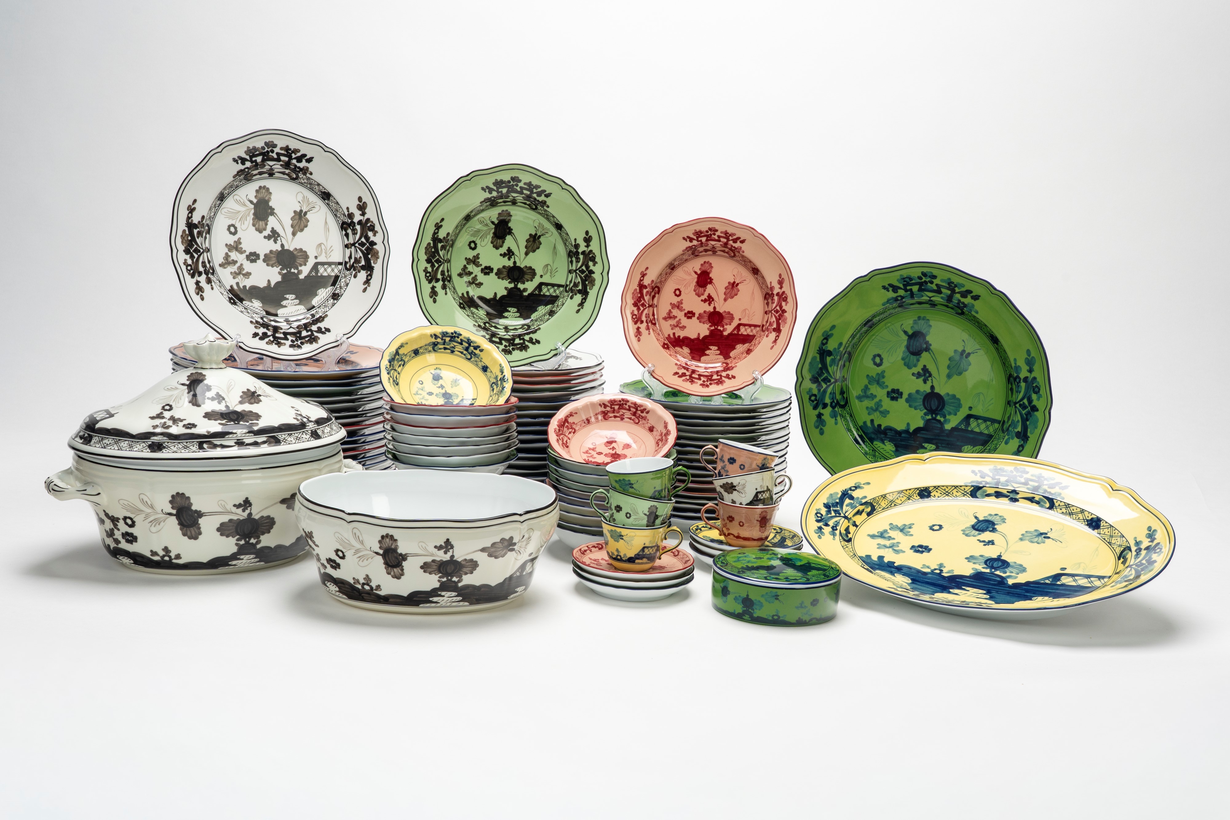 Oriente Italiano polychrome porcelain dinner service with a