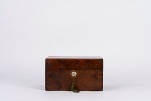 Scatola in legno intarsiato