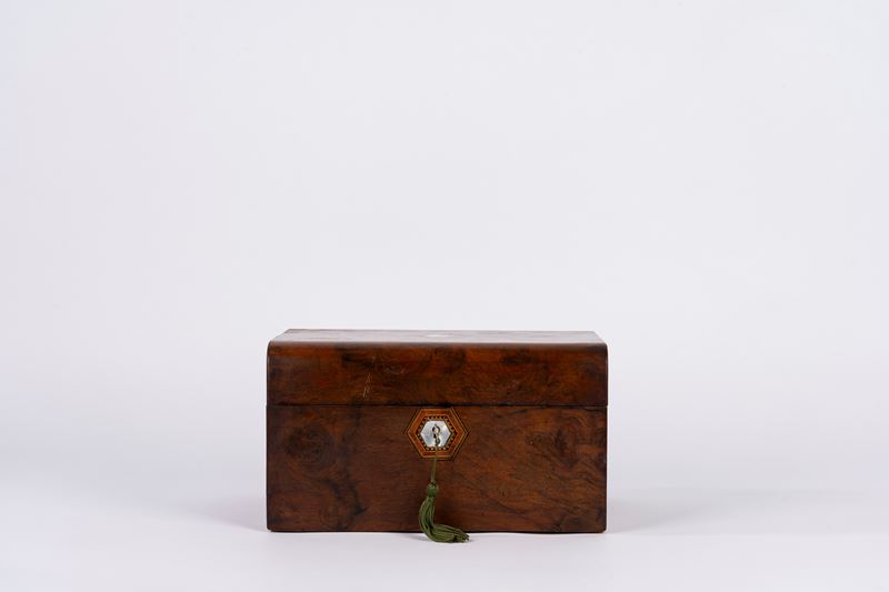 Scatola in legno intarsiato, cm 14 x 25 x 18