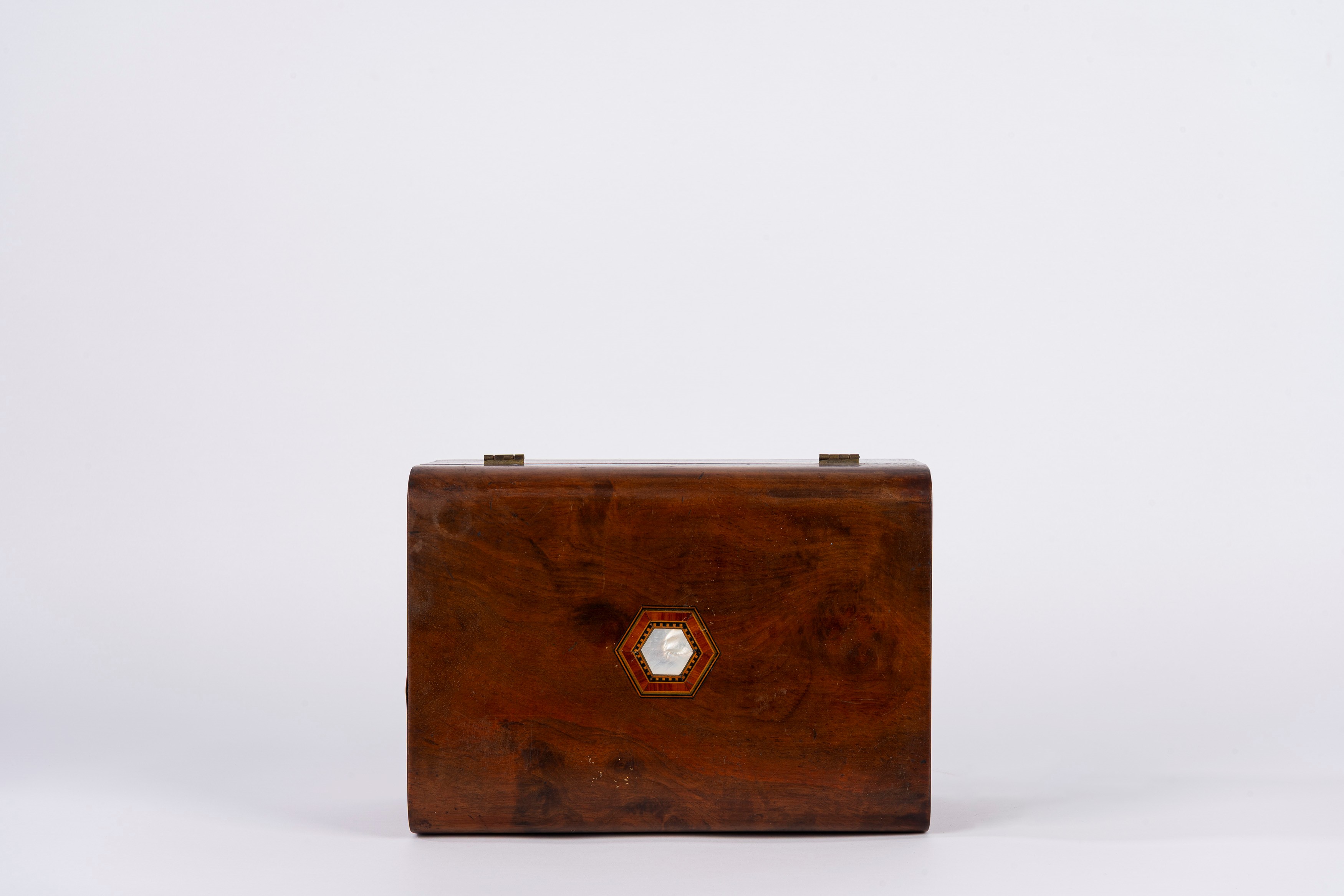 Scatola in legno intarsiato, cm 14 x 25 x 18