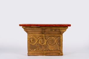 Capitello in legno dorato, adattato a mensola