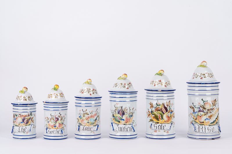 Set di sei vasi da cucina, ceramica policroma con coperchio