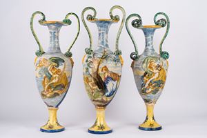 Tre vasi biansati in maiolica policroma istoriata con scene mitologiche