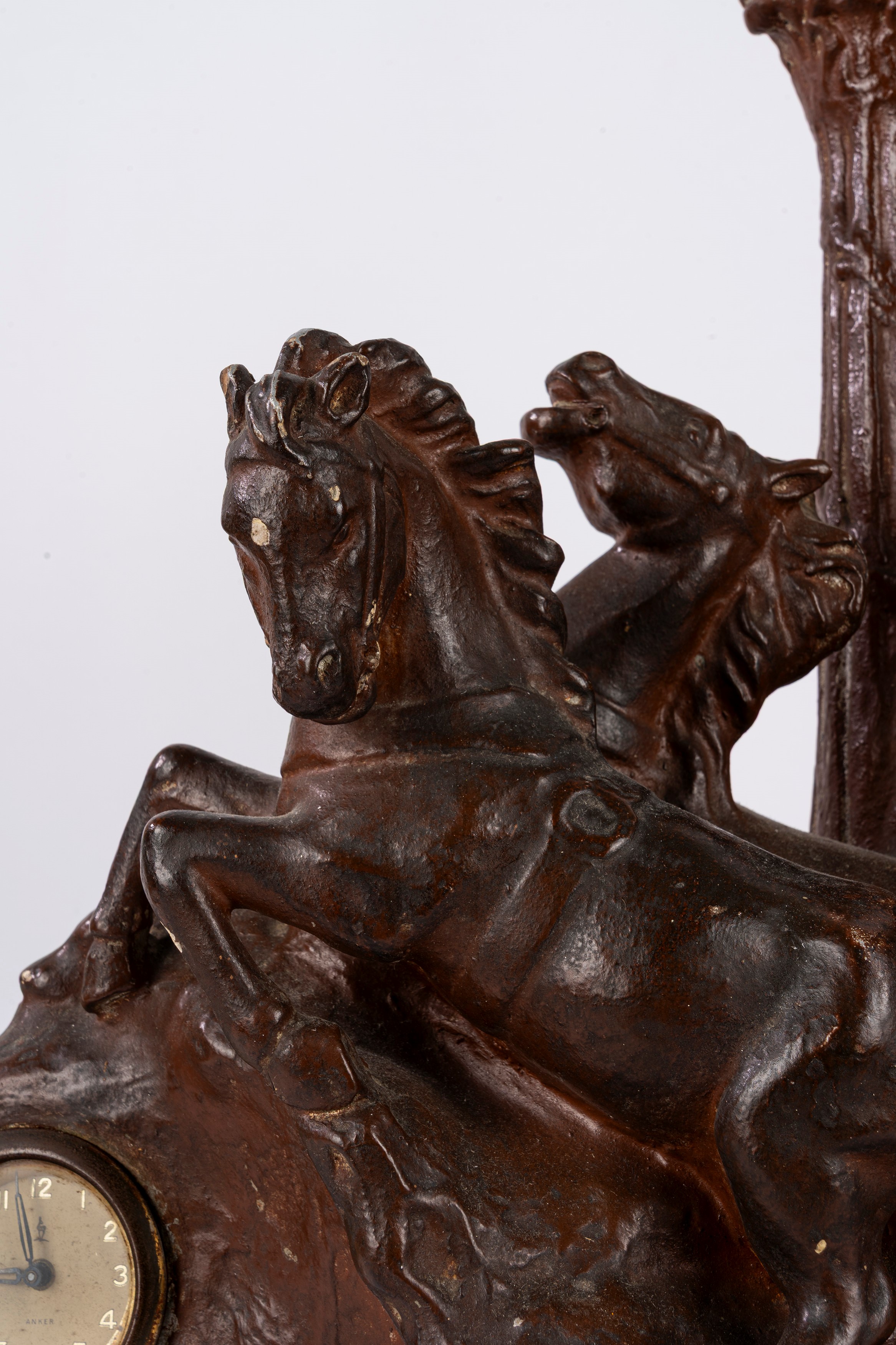 Scultura raffigurante auriga, terracotta smaltata a finto bronzo, con orologio