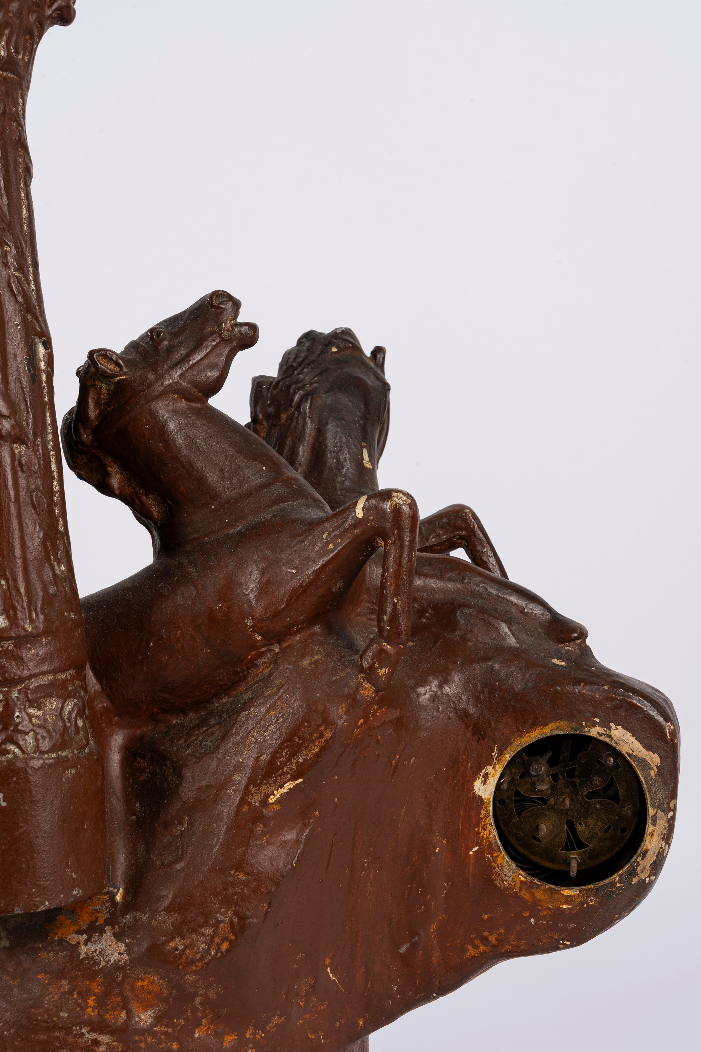 Scultura raffigurante auriga, terracotta smaltata a finto bronzo, con orologio