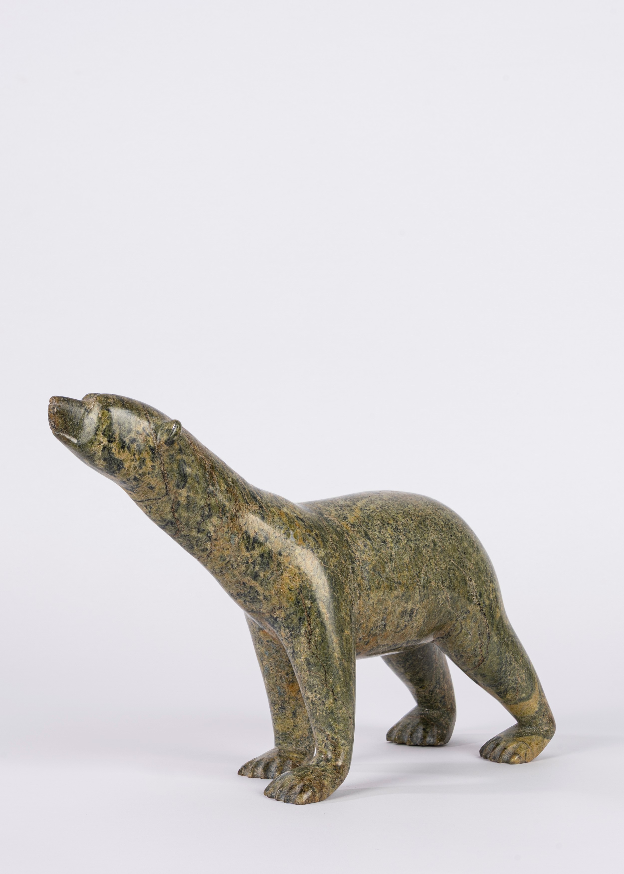 Scultura in marmo verde, raffigurante orso polare