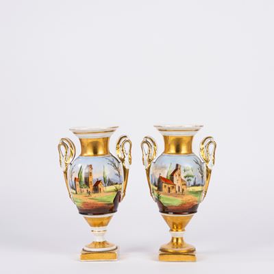 Coppia di vasi in porcellana policroma, Francia, fine XIX secolo