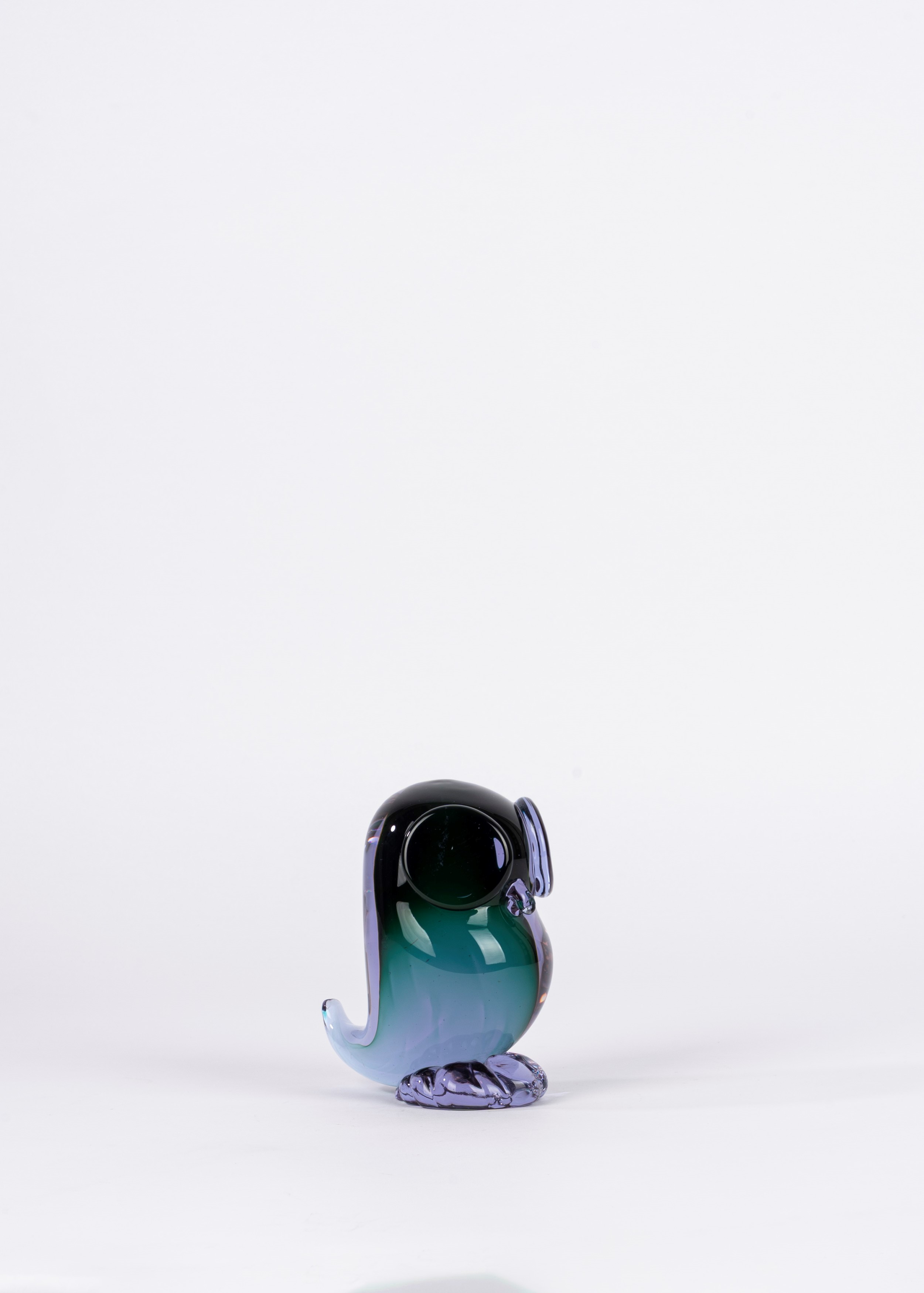 Probabilmente Seguso, Civetta in vetro sommerso di Murano viola e verde (anni ’70 del Novecento)