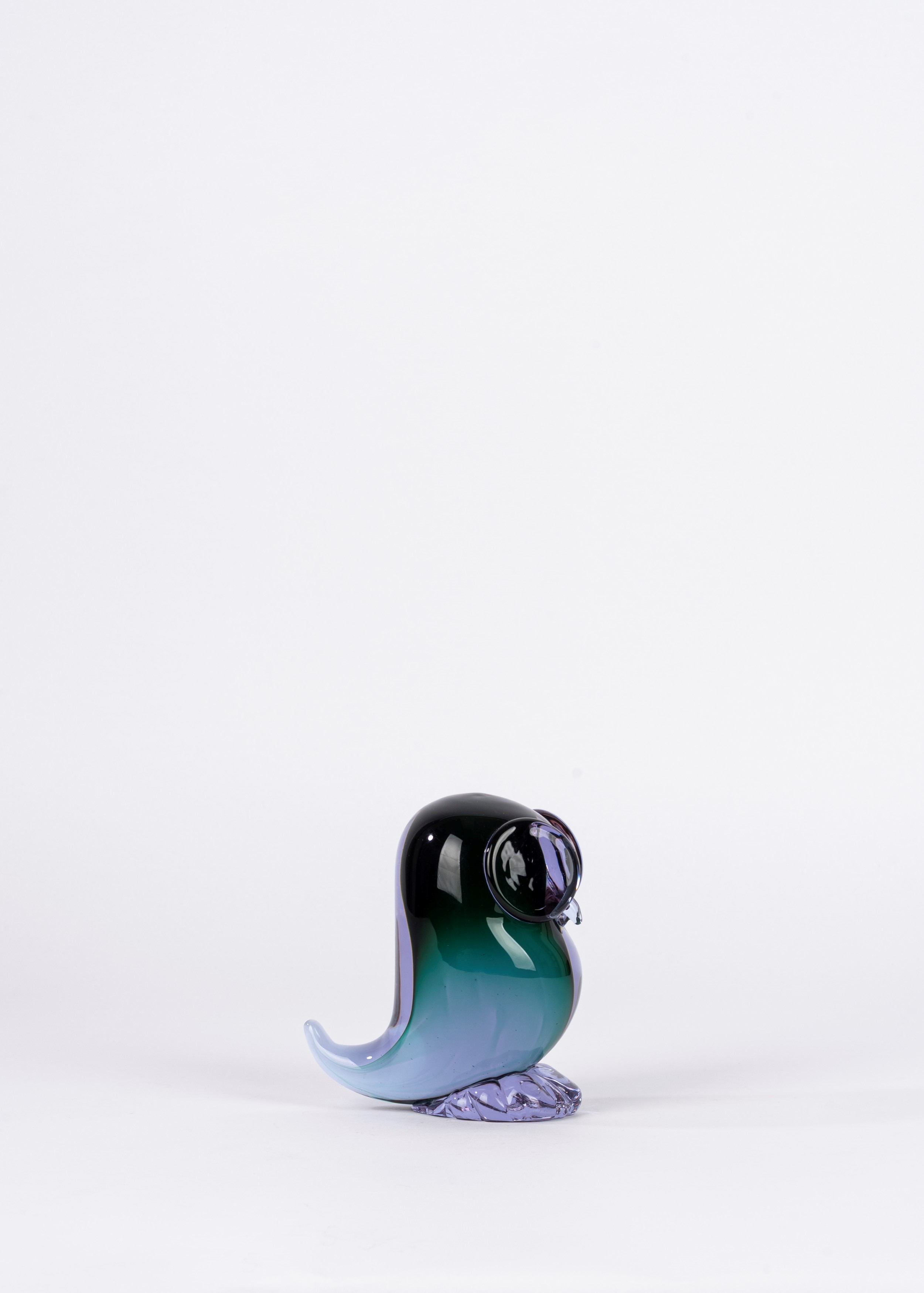 Probabilmente Seguso, Civetta in vetro sommerso di Murano viola e verde (anni ’70 del Novecento)