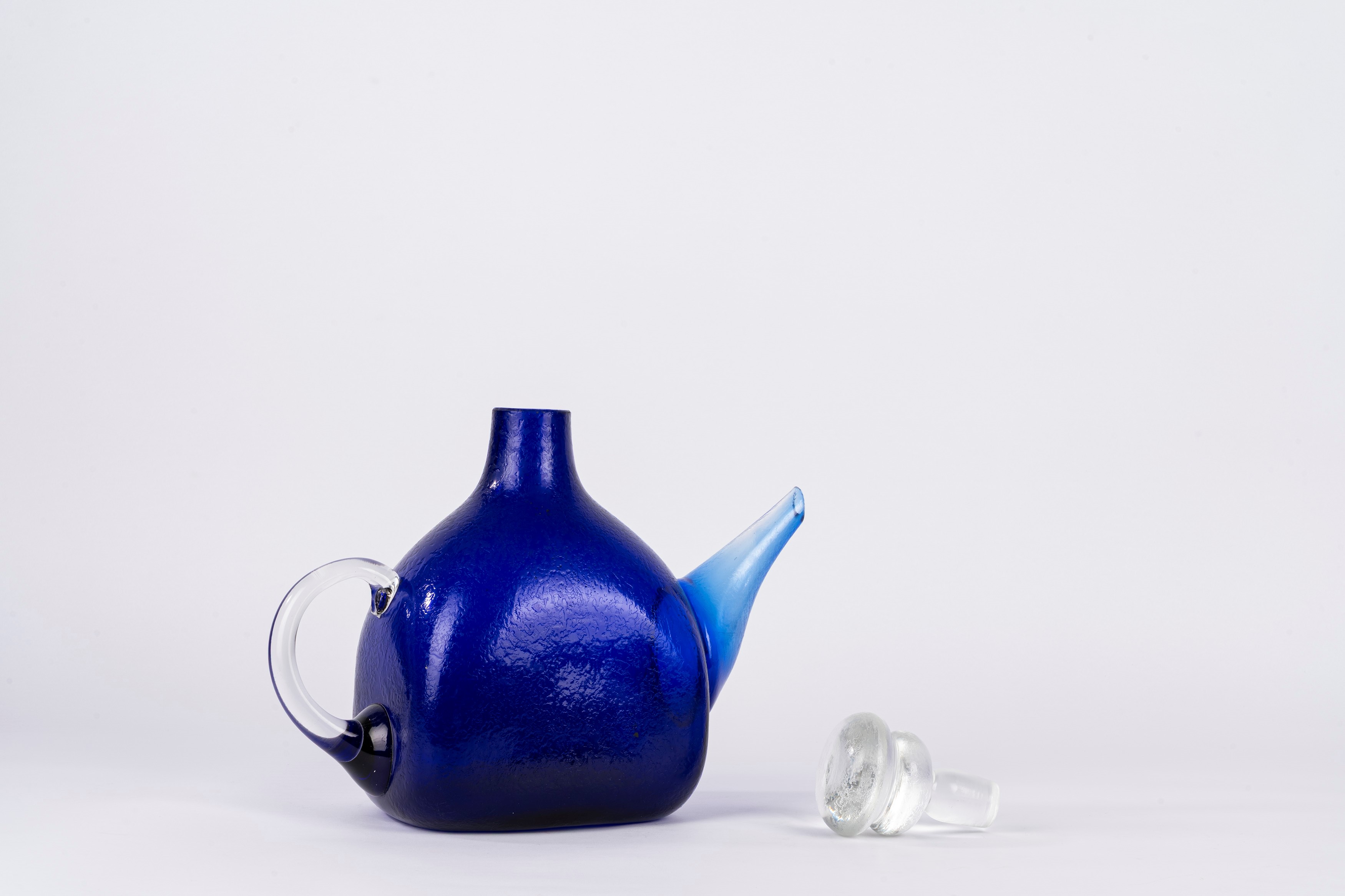 Probabilmente Seguso, Grande versatoio in vetro di Murano blu