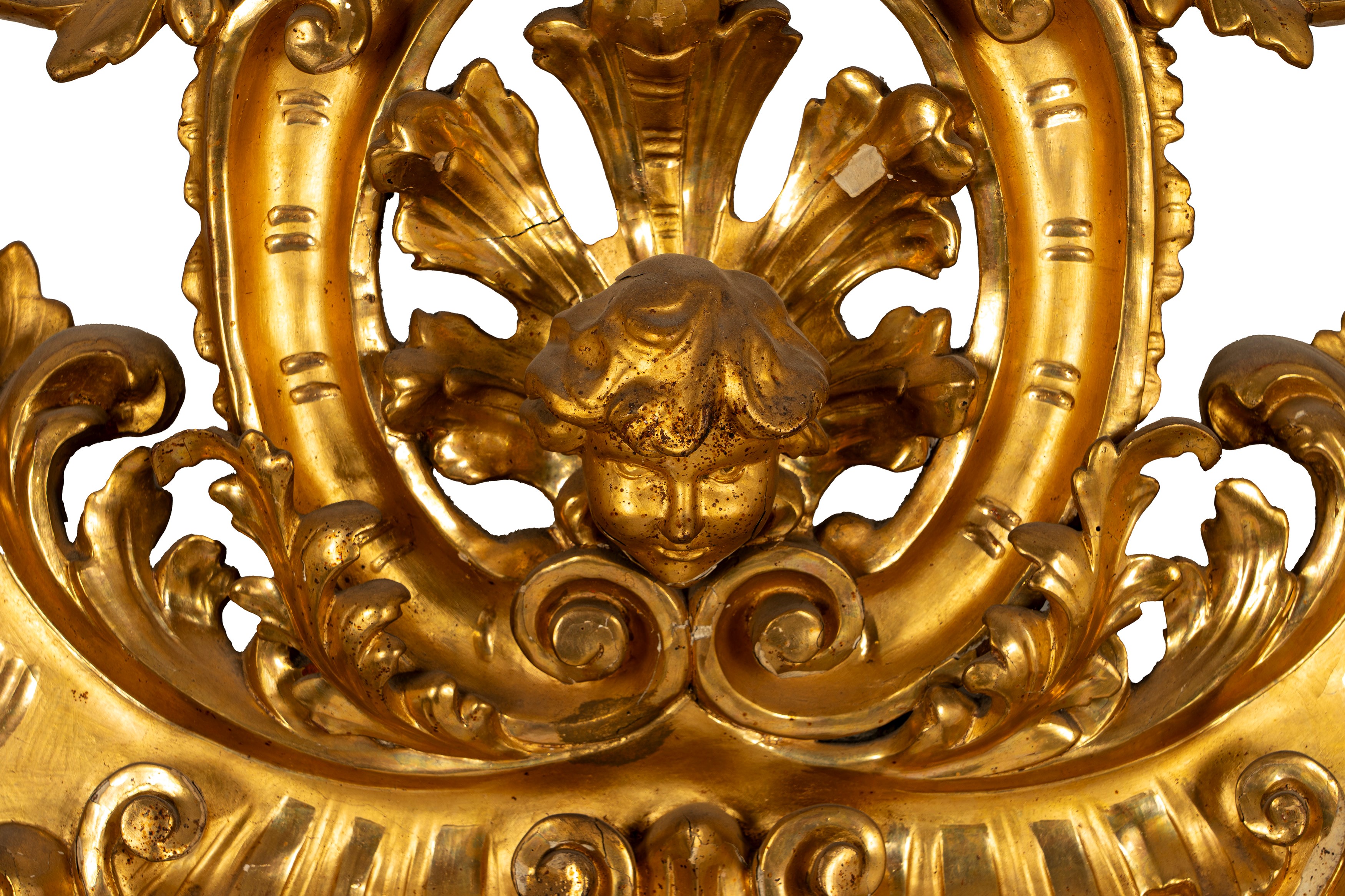 Grande specchiera in stile rococò, fine XIX secolo, con fastigio a testa di cherubino