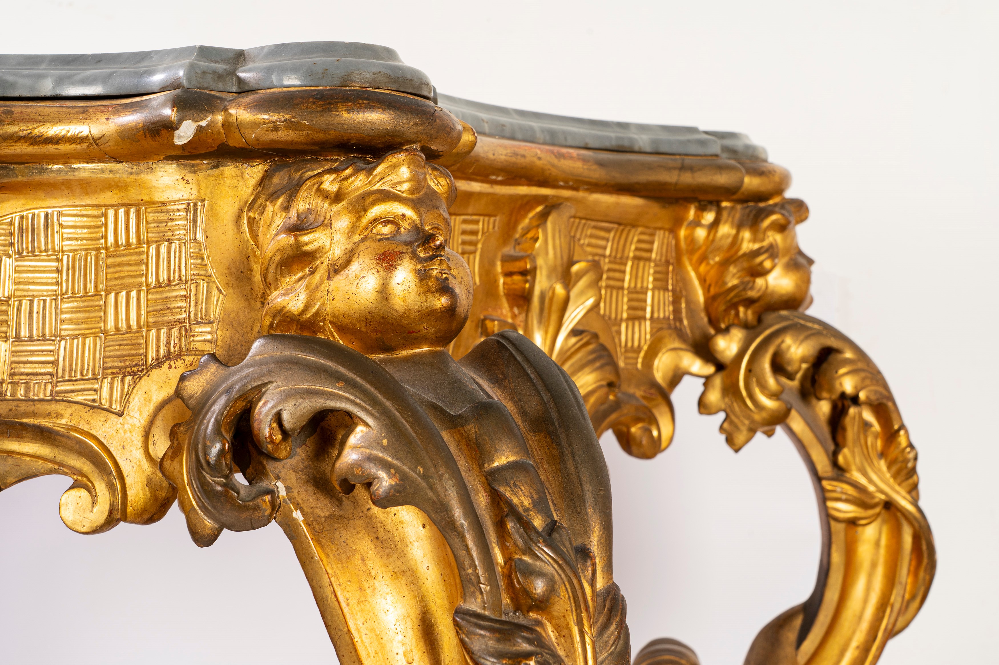Console in stile rococò con piano in marmo grigio e corpo a forma di delfino, fine secolo XIX