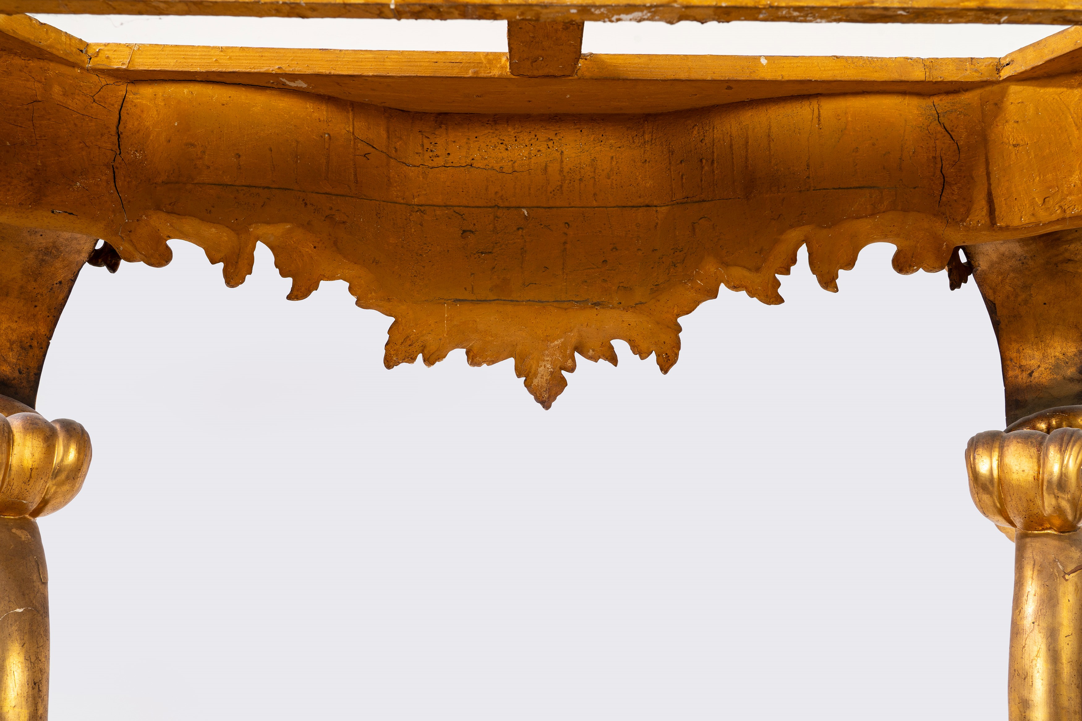 Console in stile rococò con piano in marmo grigio e corpo a forma di delfino, fine secolo XIX