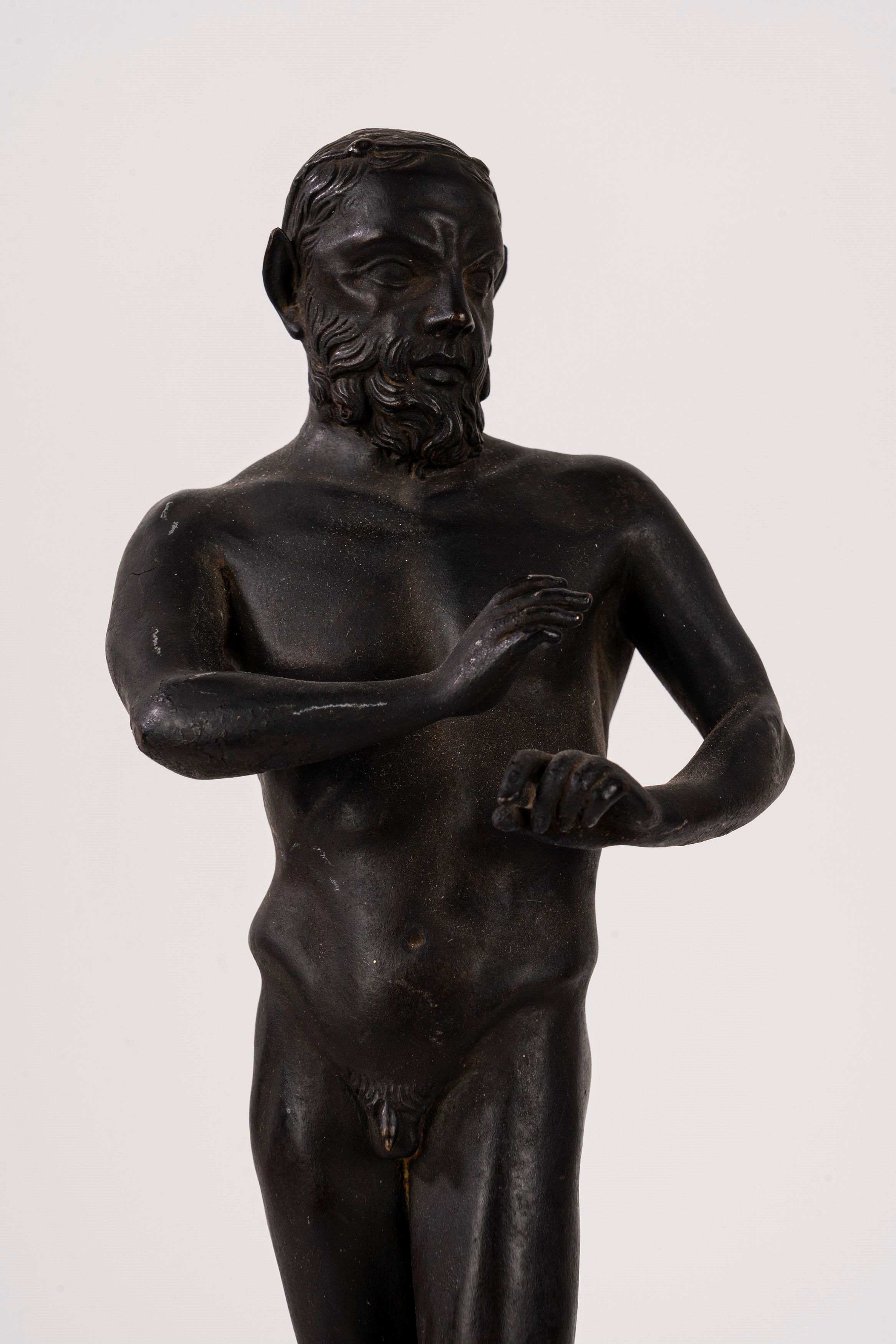 Bronzetti, Figura di satiro e figura virile velata, scultura in bronzo su base in marmo