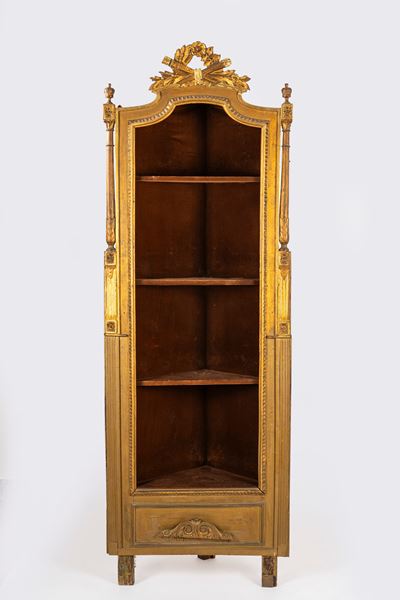 Angoliera ricavata da specchiera del XIX secolo, con aggiunte e restauri in epoca moderna