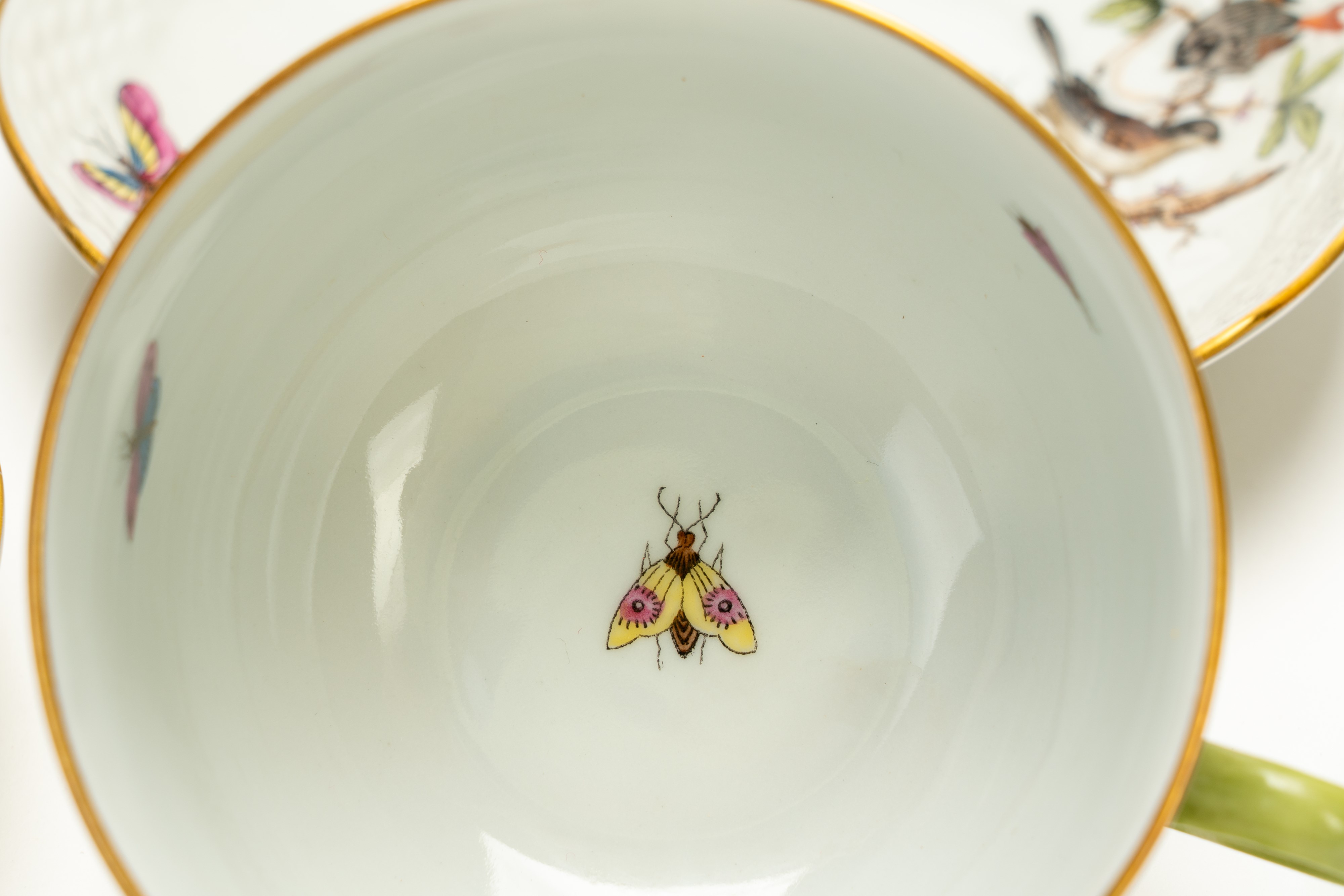 Servizio da Tè in Porcellana con Profilo Dorato e Decoro a Farfalle e Uccellini. Herend Hungary