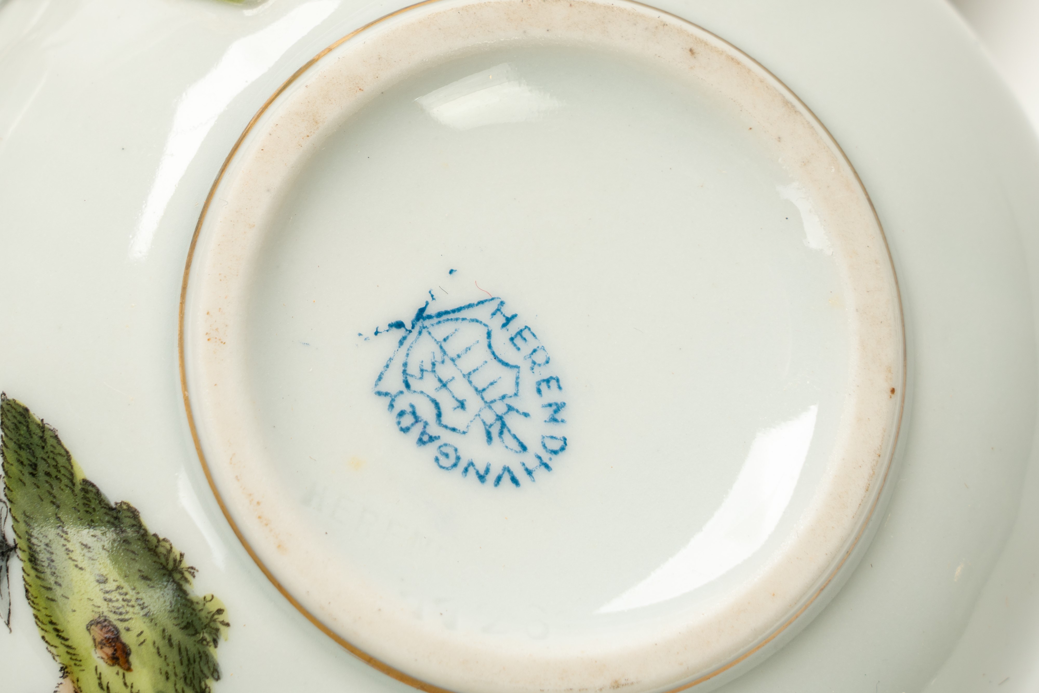 Servizio da Tè in Porcellana con Profilo Dorato e Decoro a Farfalle e Uccellini. Herend Hungary