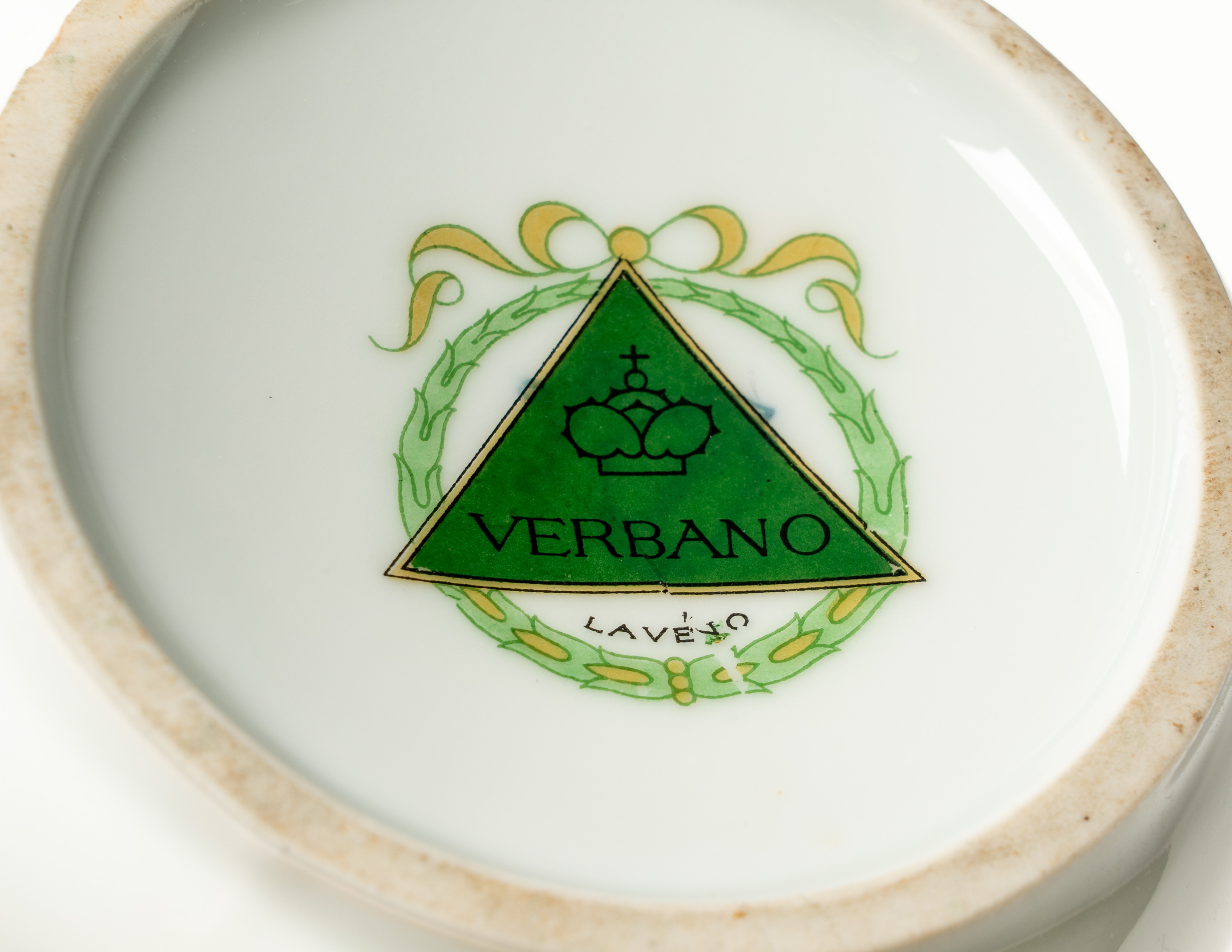 Servizio da Caffè in Porcellana Bianca con Anse Dorate e Fascia Dorata Lungo il Profilo. Verbano ...