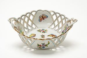 Porcelain basket Queen Victoria, Herend Hungary