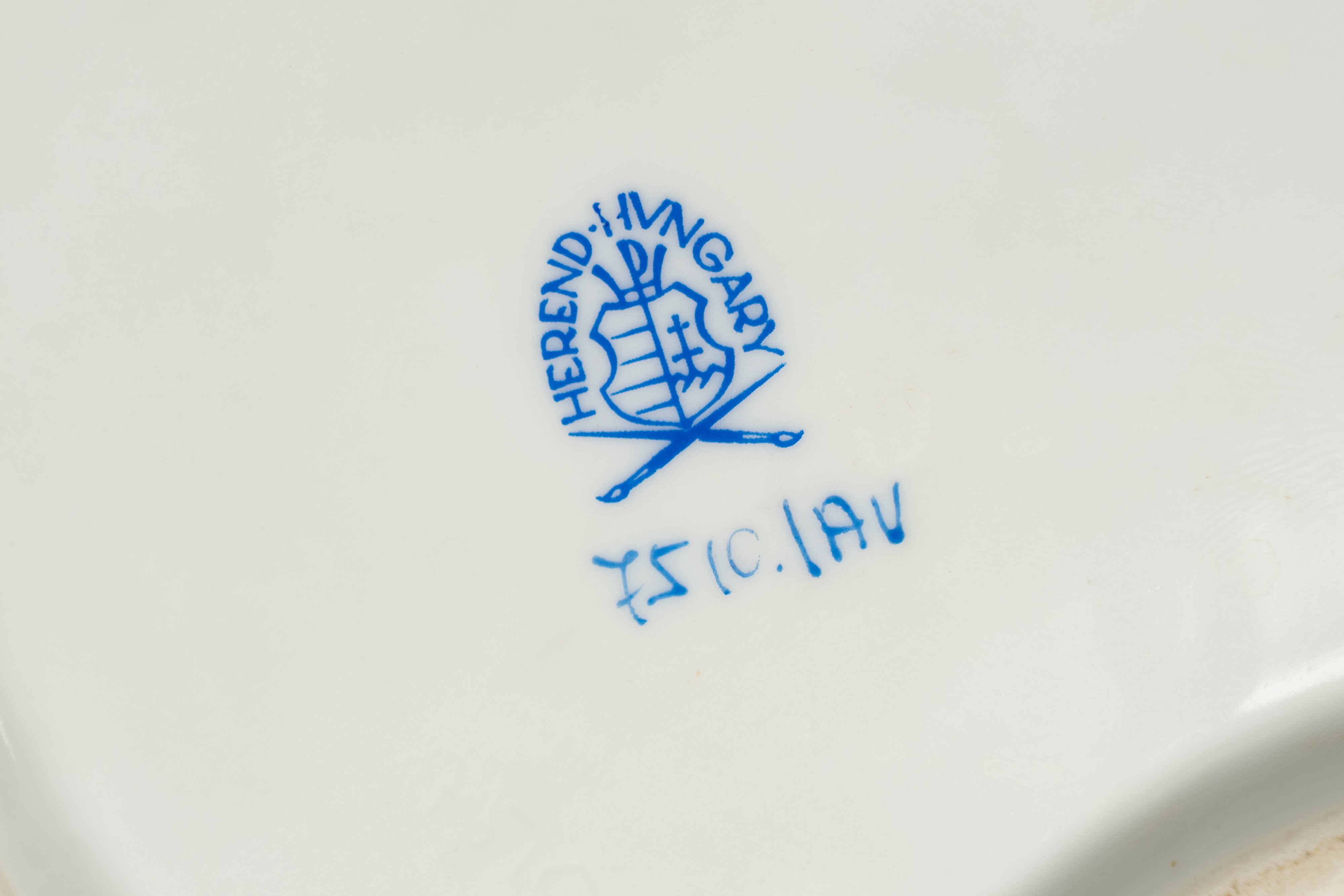 Herend Hungary, Cestino quadrato in porcellana bianca con motivi floreali verdi