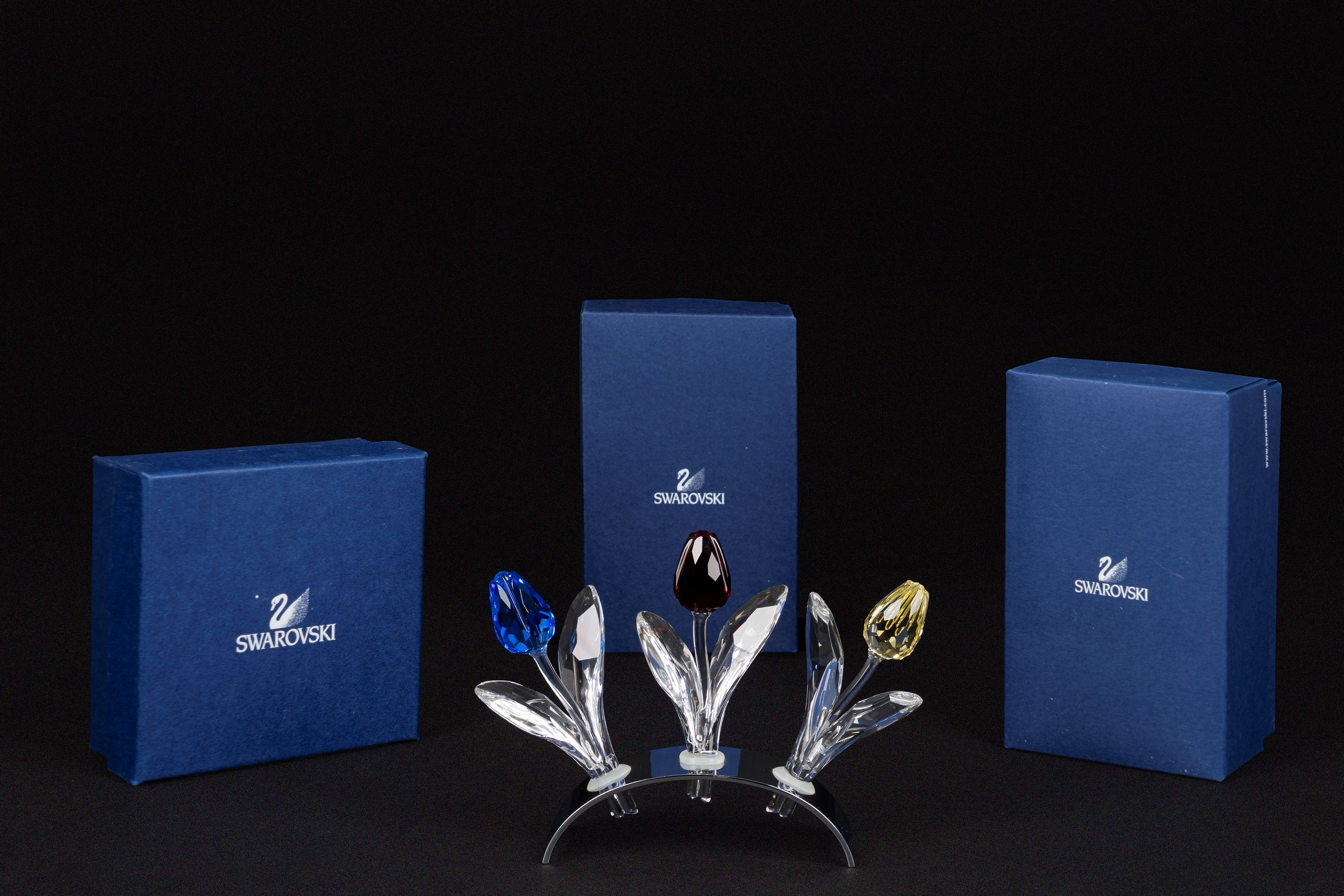 Swarovski - Tris di tulipani in cristallo (Tulipano blu, Tulipano rosso, Tulipano giallo) con sup...