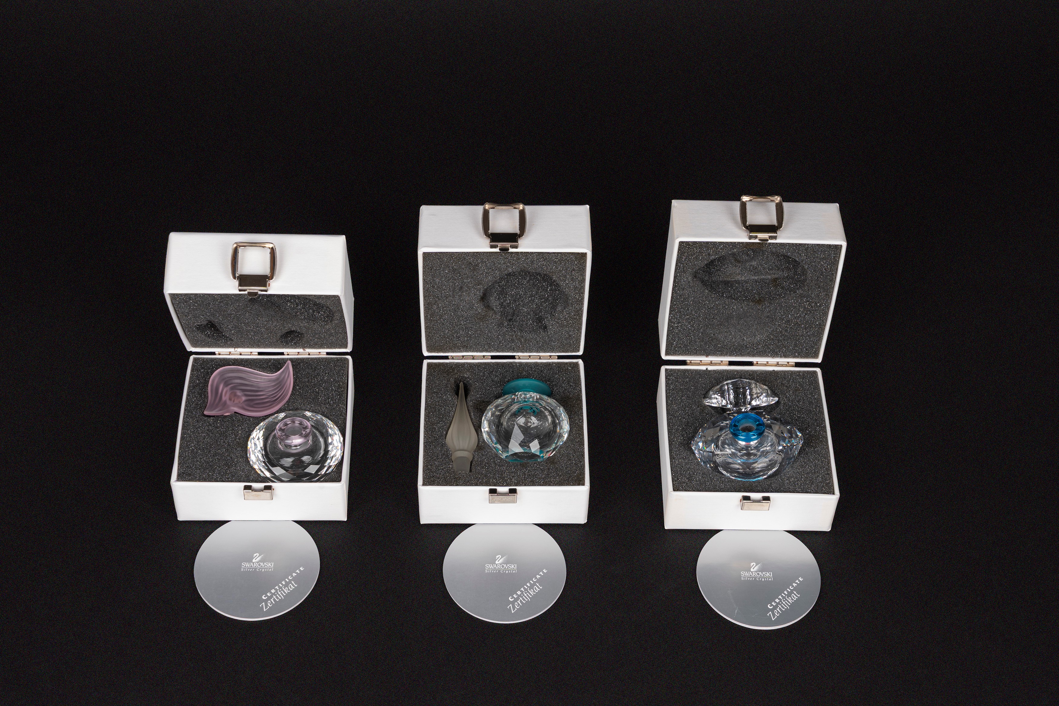 Swarovski - Tre flaconi in cristallo della serie “Exquisite Accents”