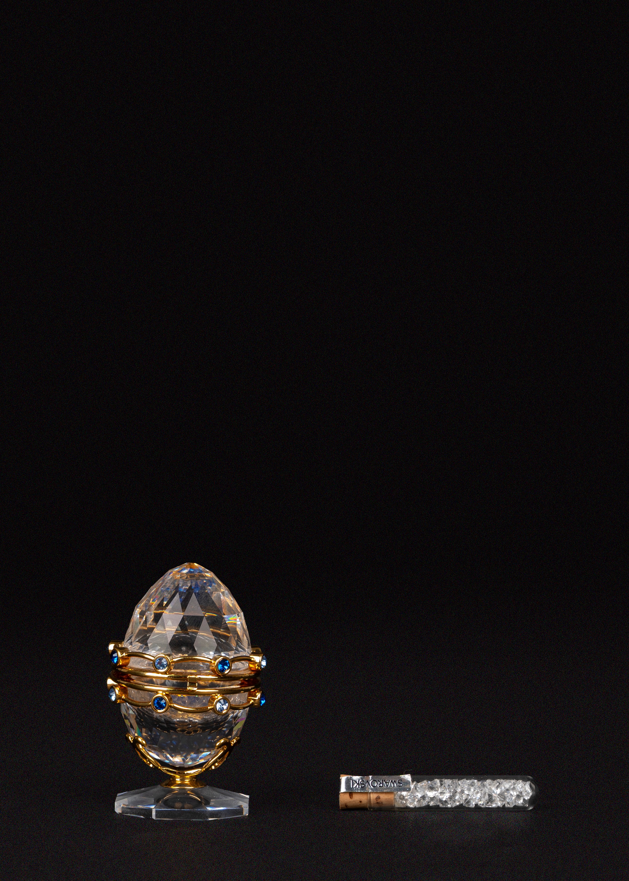 Swarovski - Uovo con ghirlanda dorata in cristallo della serie "Secrets"
