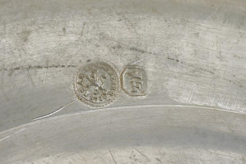 Lotto di tre piatti in peltro, XIX secolo