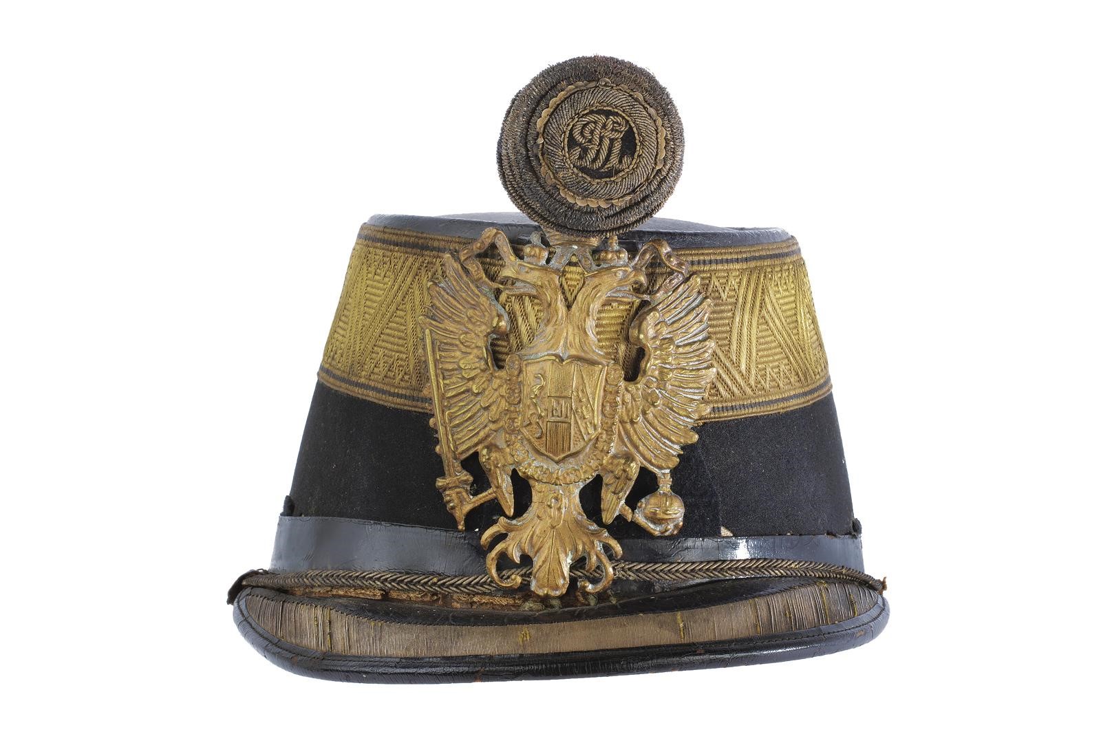 Kepi da ufficiale, coppo semirigido con fregio imperiale e visiera in cuoio laccato