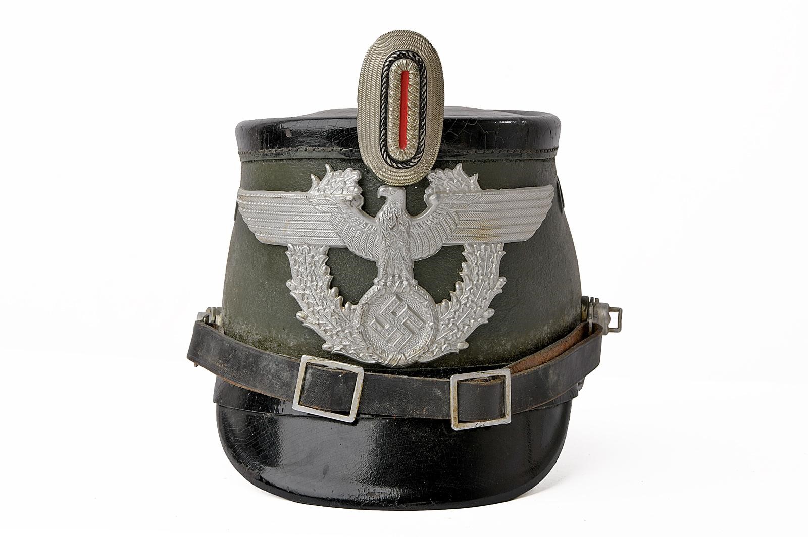 Shakò da truppa di polizia, tamburo semirigido laccato (Germania), II quarto XX secolo