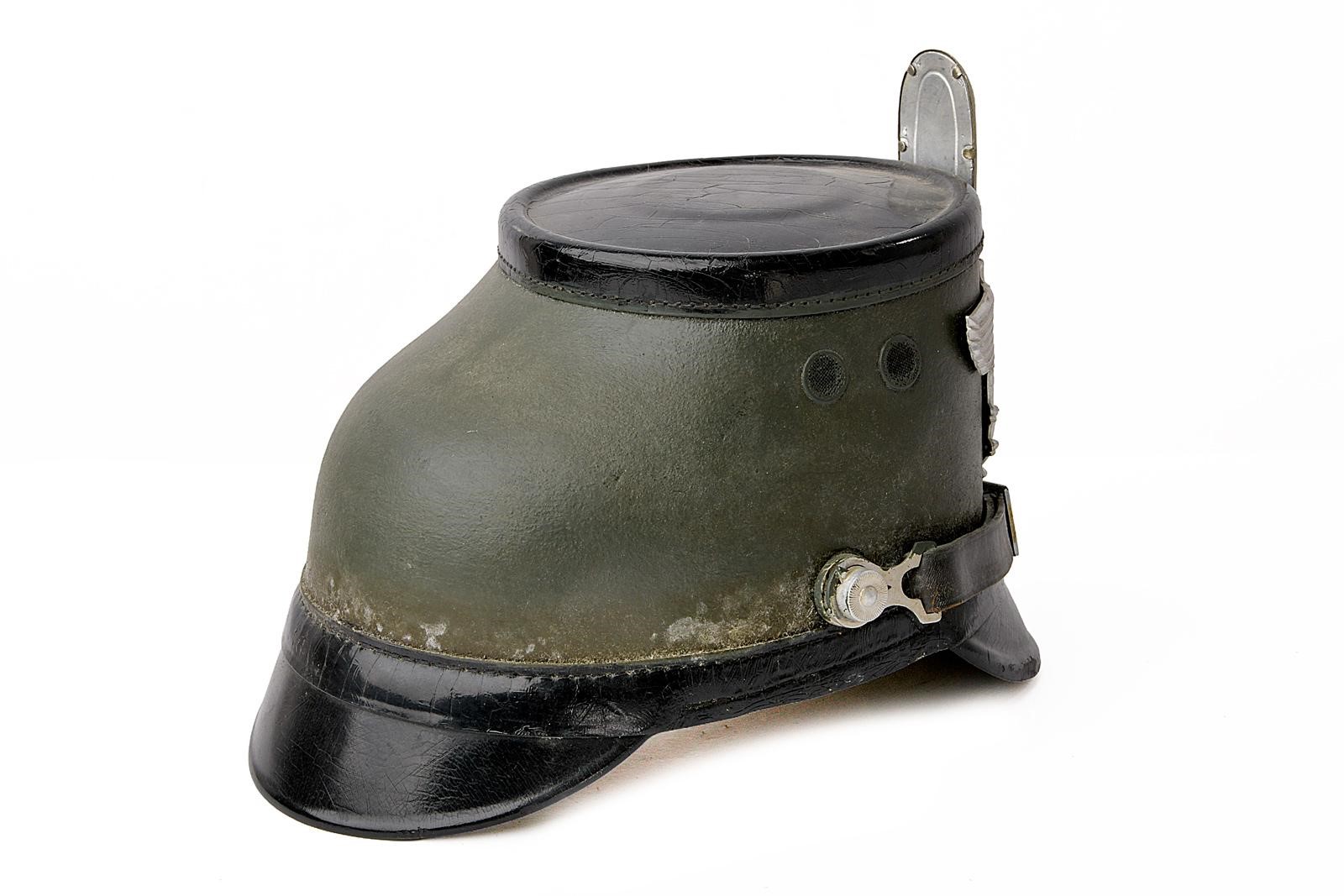 Shakò da truppa di polizia, tamburo semirigido laccato (Germania), II quarto XX secolo