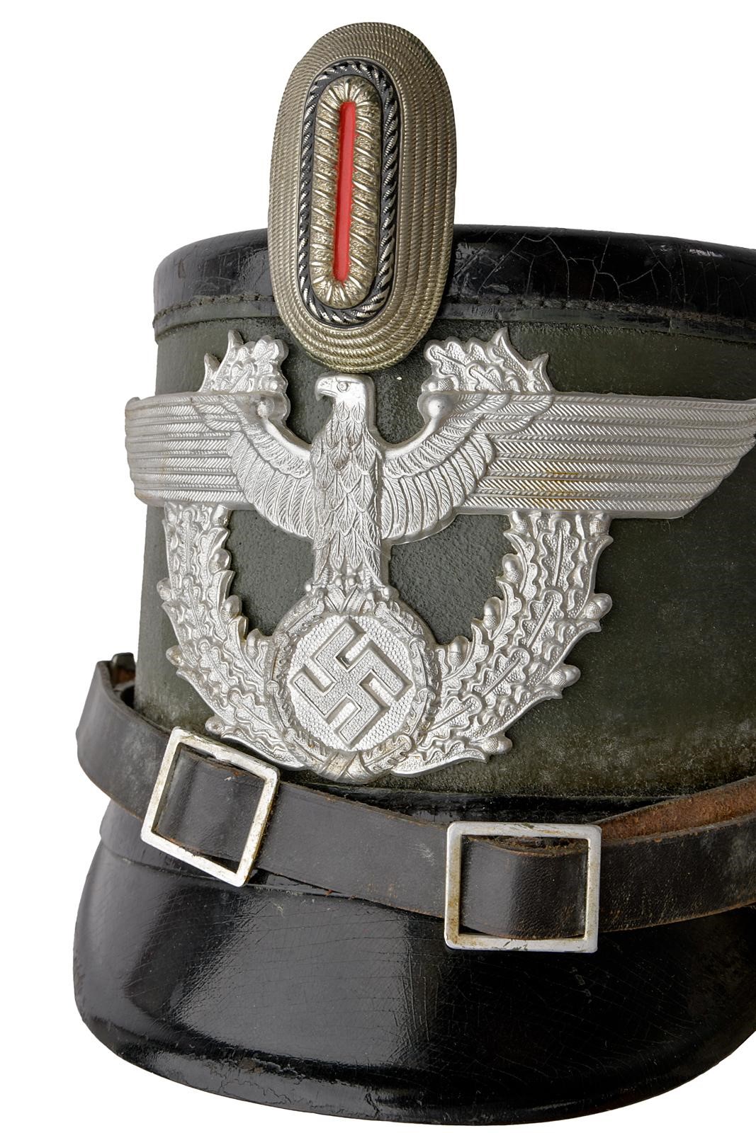 Shakò da truppa di polizia, tamburo semirigido laccato (Germania), II quarto XX secolo