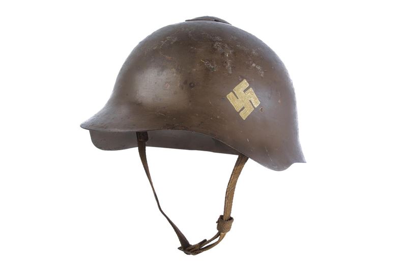 Elmetto SSh-36 sovietico, fodero, altezza 17 cm (circa 1936; insegne tedesche/ausiliarie, 1941 ci...
