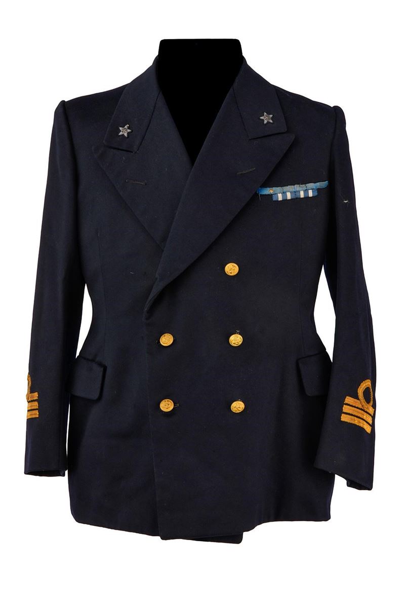 Regno d'Italia, Giacca da tenente di vascello della Regia Marina, panno blu scuro con stellette e...