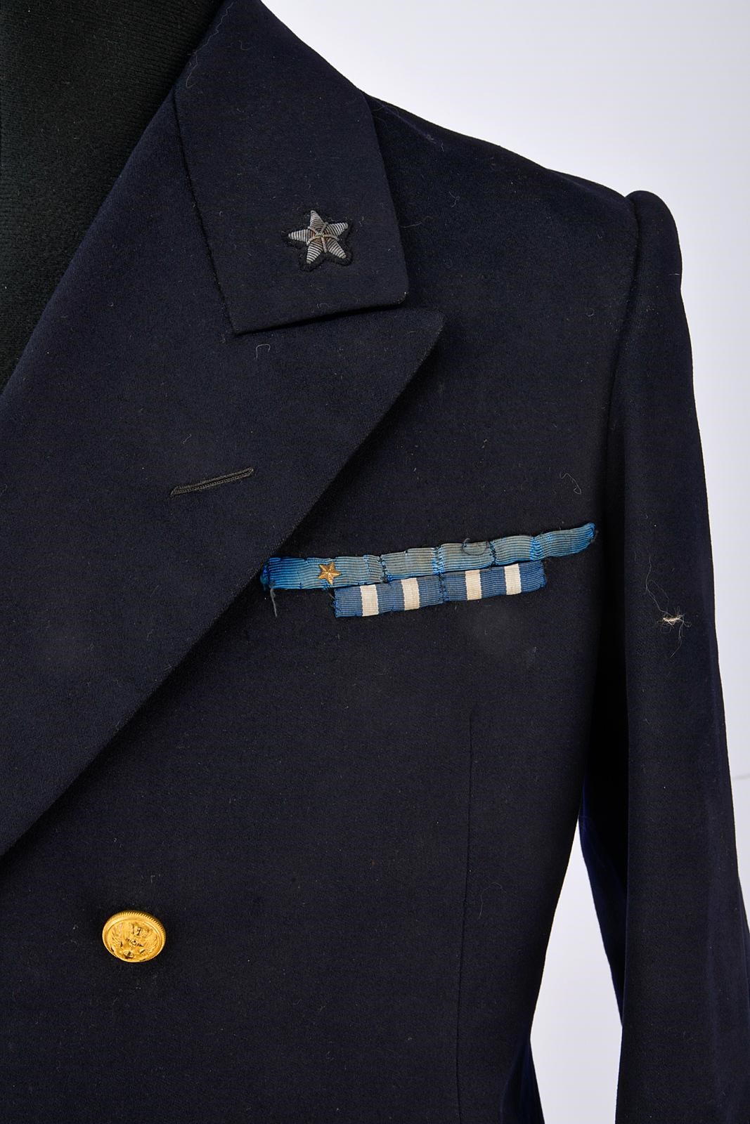 Regno d'Italia, Giacca da tenente di vascello della Regia Marina, panno blu scuro con stellette e...