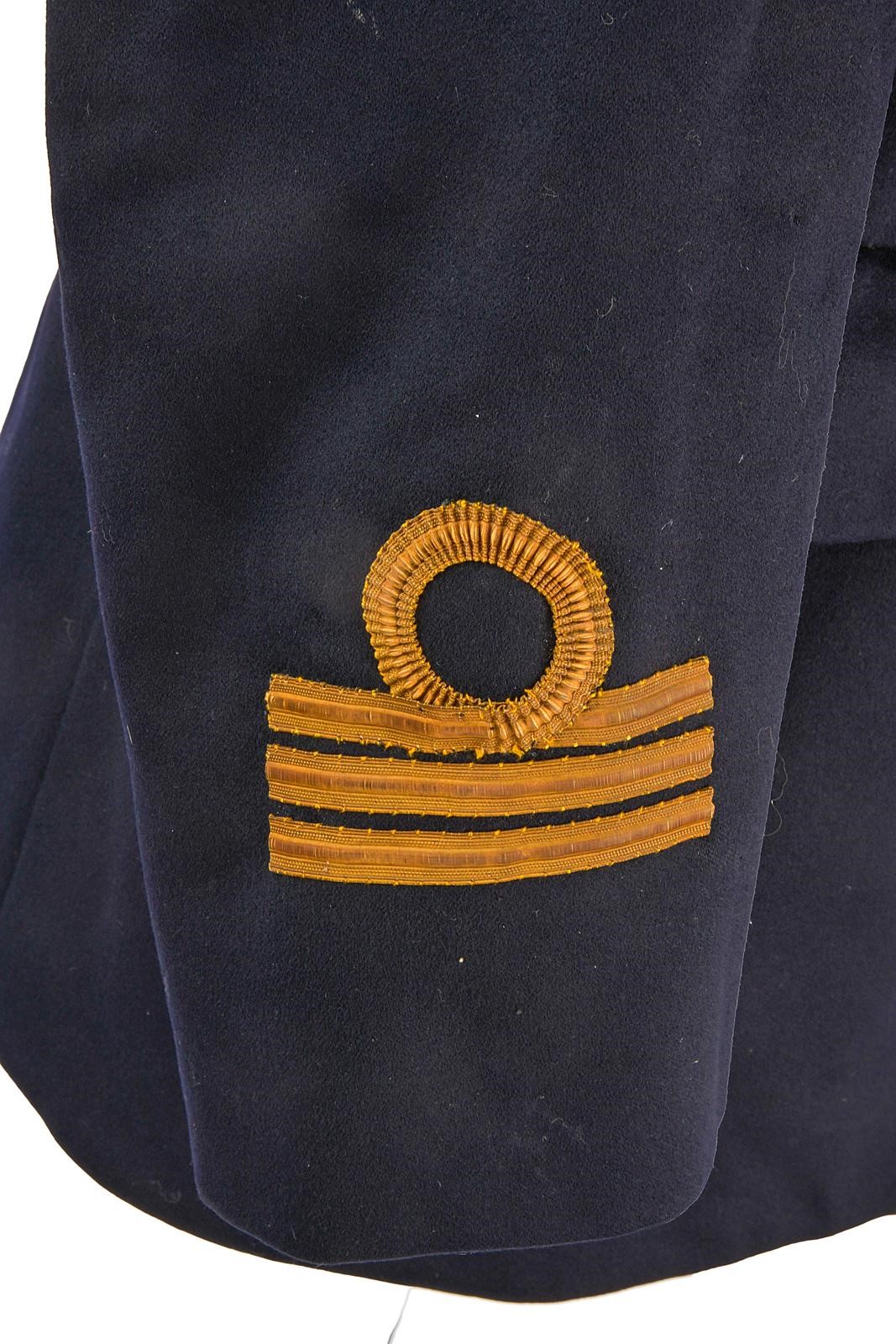 Regno d'Italia, Giacca da tenente di vascello della Regia Marina, panno blu scuro con stellette e...