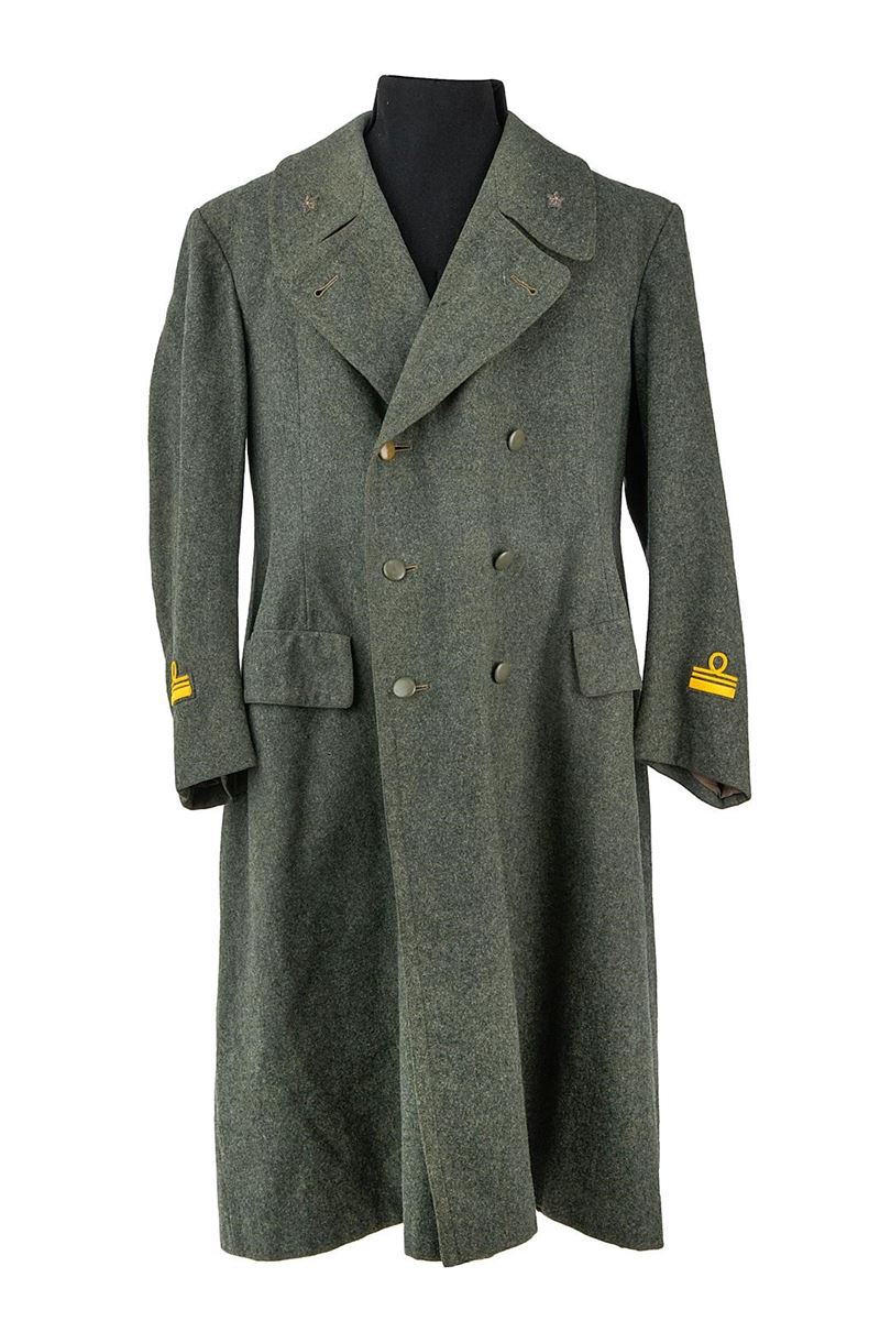 Cappotto da tenente colonnello dell’esercito, in tessuto grigioverde tipo lana, secondo quarto de...