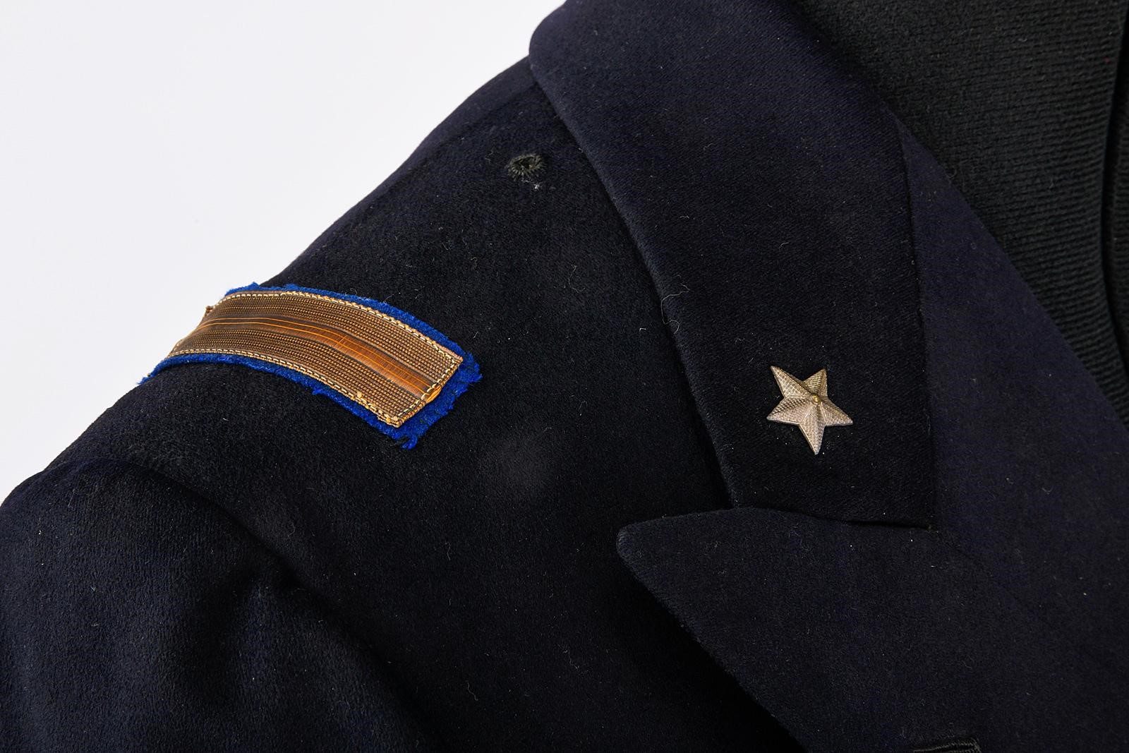Redingote da tenente di vascello della Regia Marina, panno blu con stellette e galloni