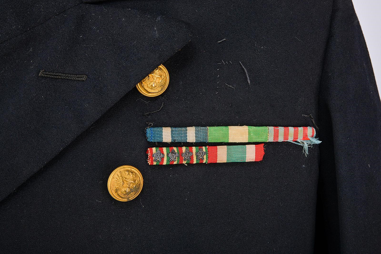 Regia Marina, Redingote da sottotenente di vascello in panno blu scuro (prima metà del XX secolo)