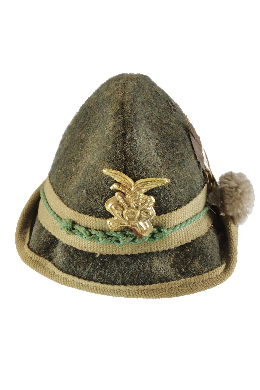 Quattro miniature di copricapi militari, bronzo/ottone/metallo argentato e stoffa, Prima metà del...