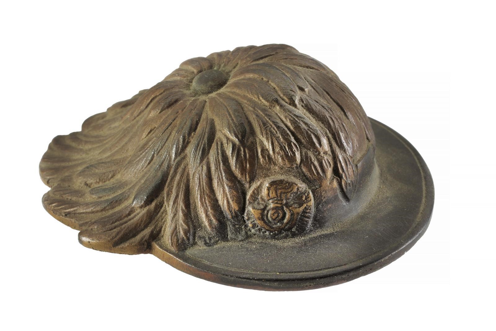Quattro miniature di copricapi militari, bronzo/ottone/metallo argentato e stoffa, Prima metà del...