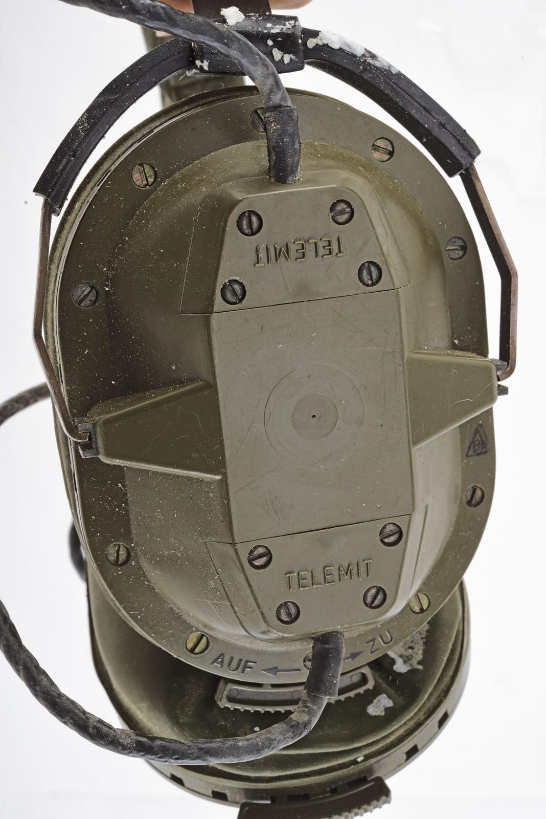 Telemit, Cuffie da pilota con laringofono