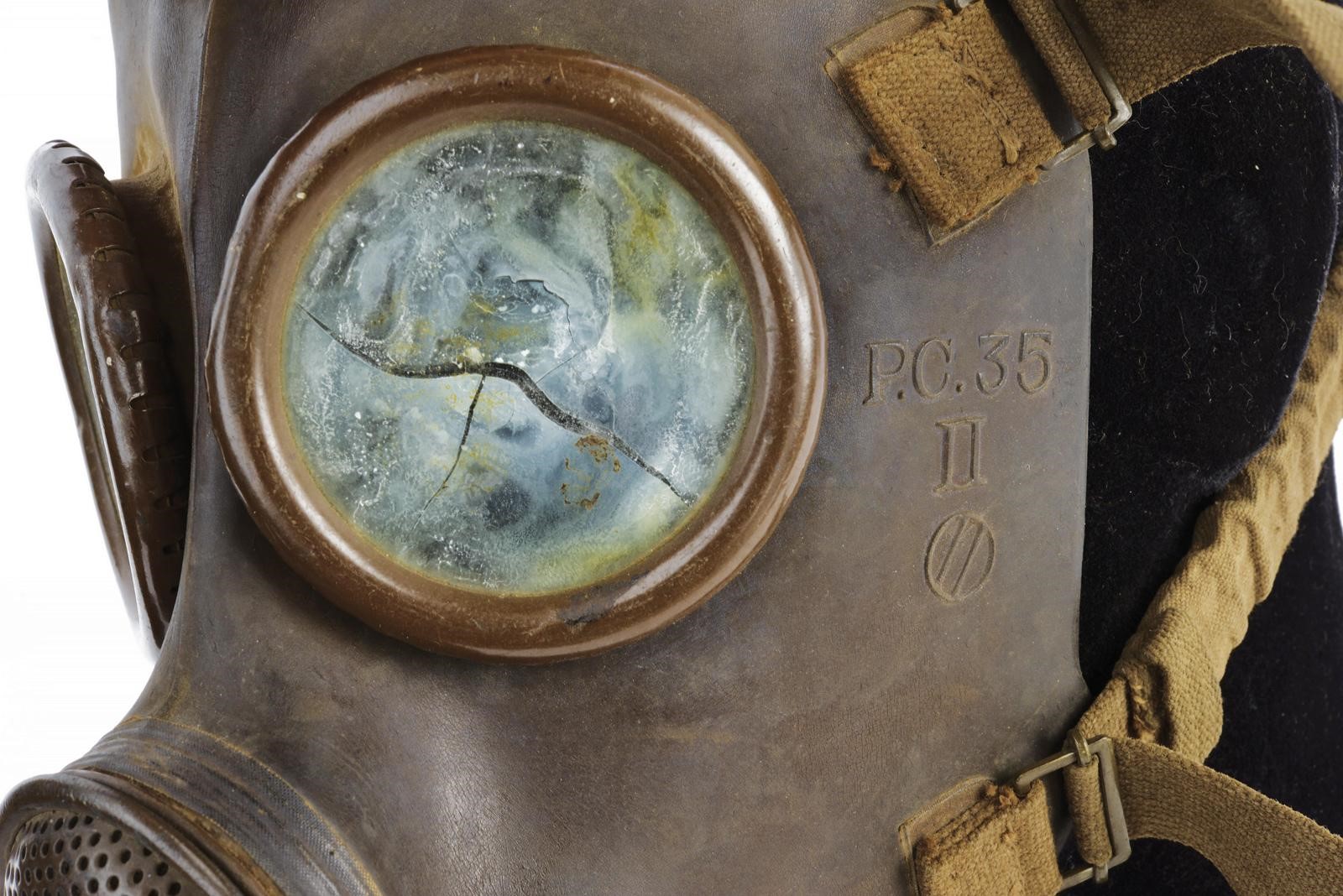 Regno d'Italia, Due maschere antigas mod. T.35-II e P.C. 35 II (gomma)