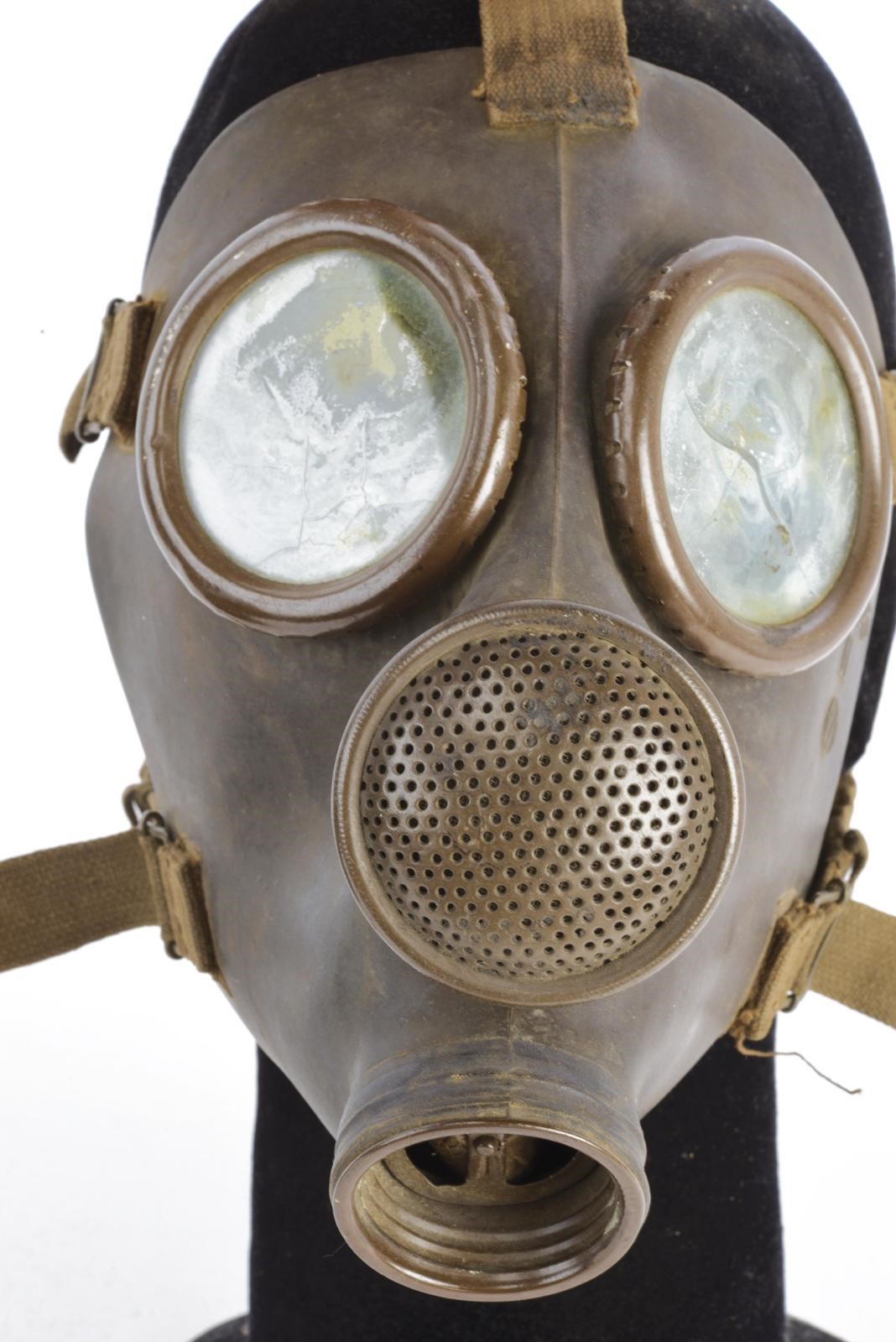 Regno d'Italia, Due maschere antigas mod. T.35-II e P.C. 35 II (gomma)