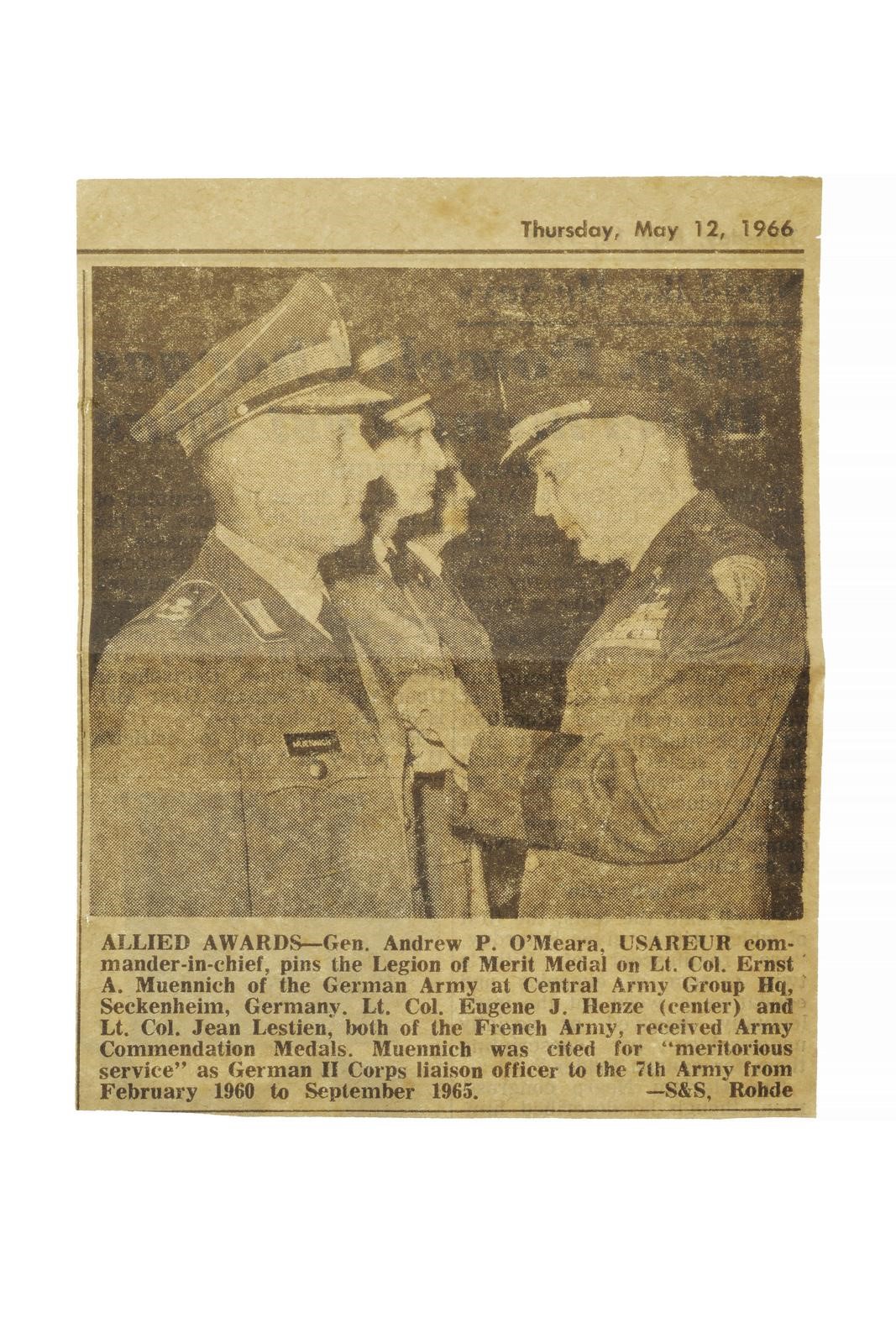 Legione del merito, croce da cavaliere dorata e smaltata su nastro (1966)