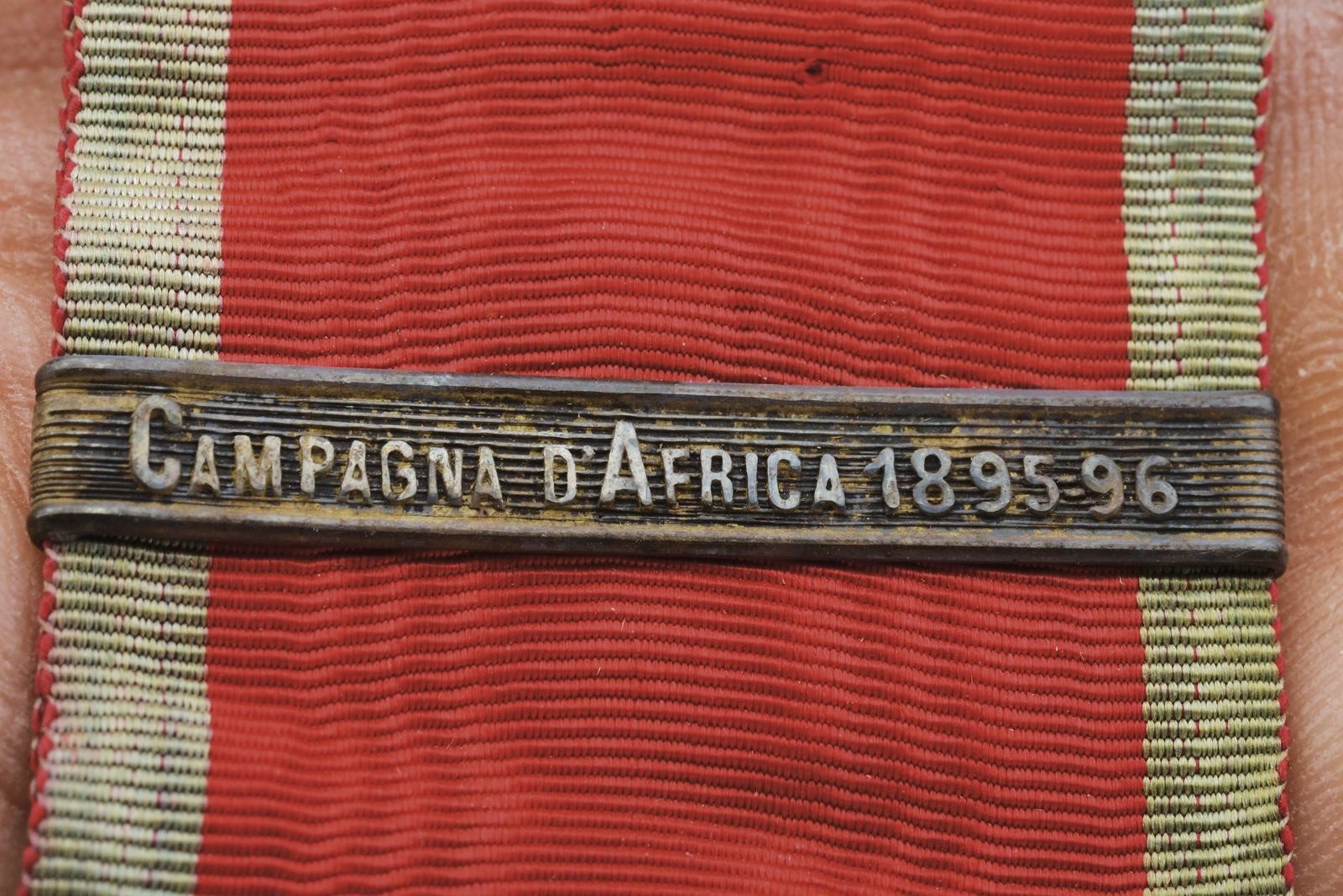 Regno d'Italia, Tre medaglie su nastro: “Ai benemerenti della salute pubblica”, “Campagne d’Afric...