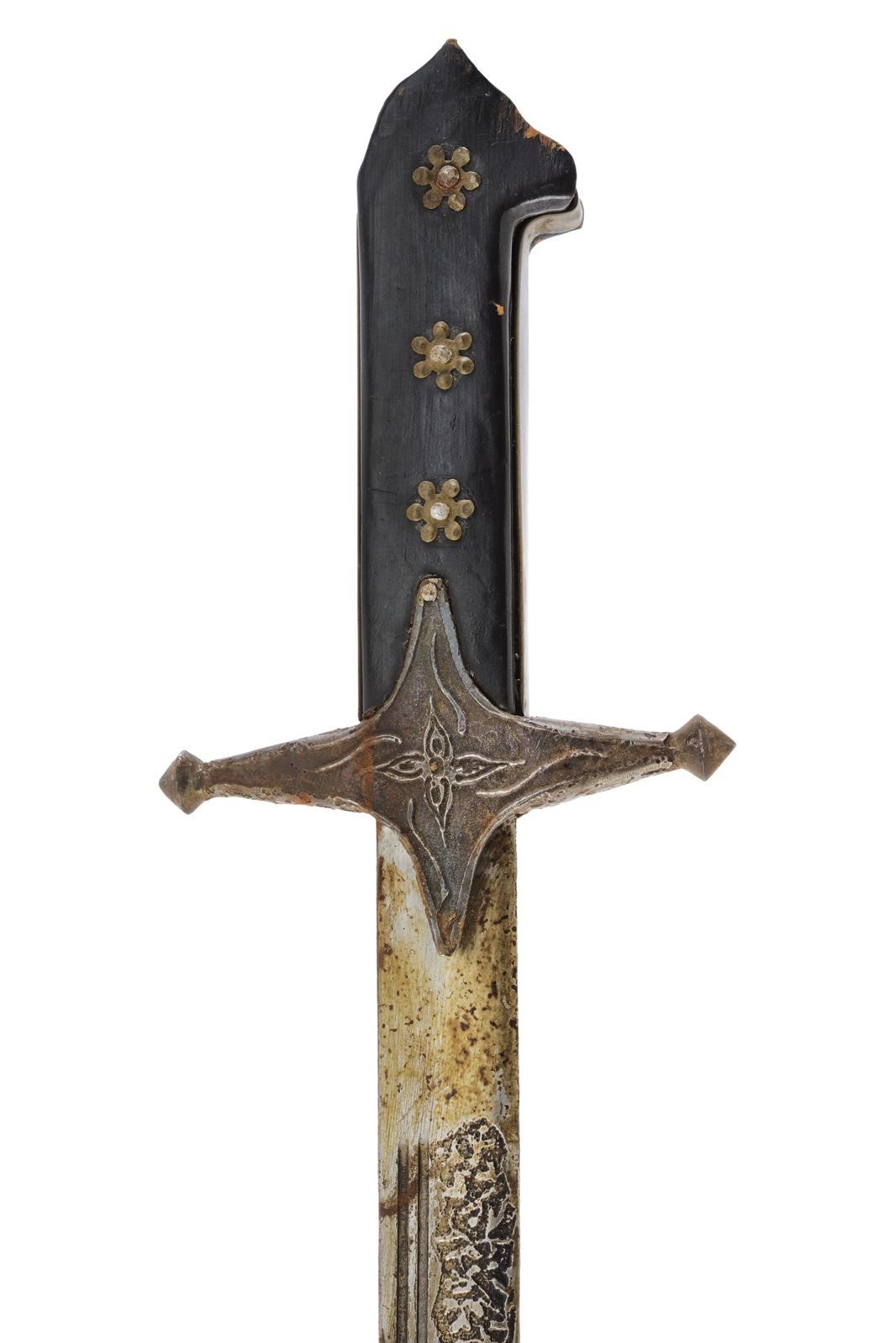 Karabela (replica), lama curva decorata con iscrizione