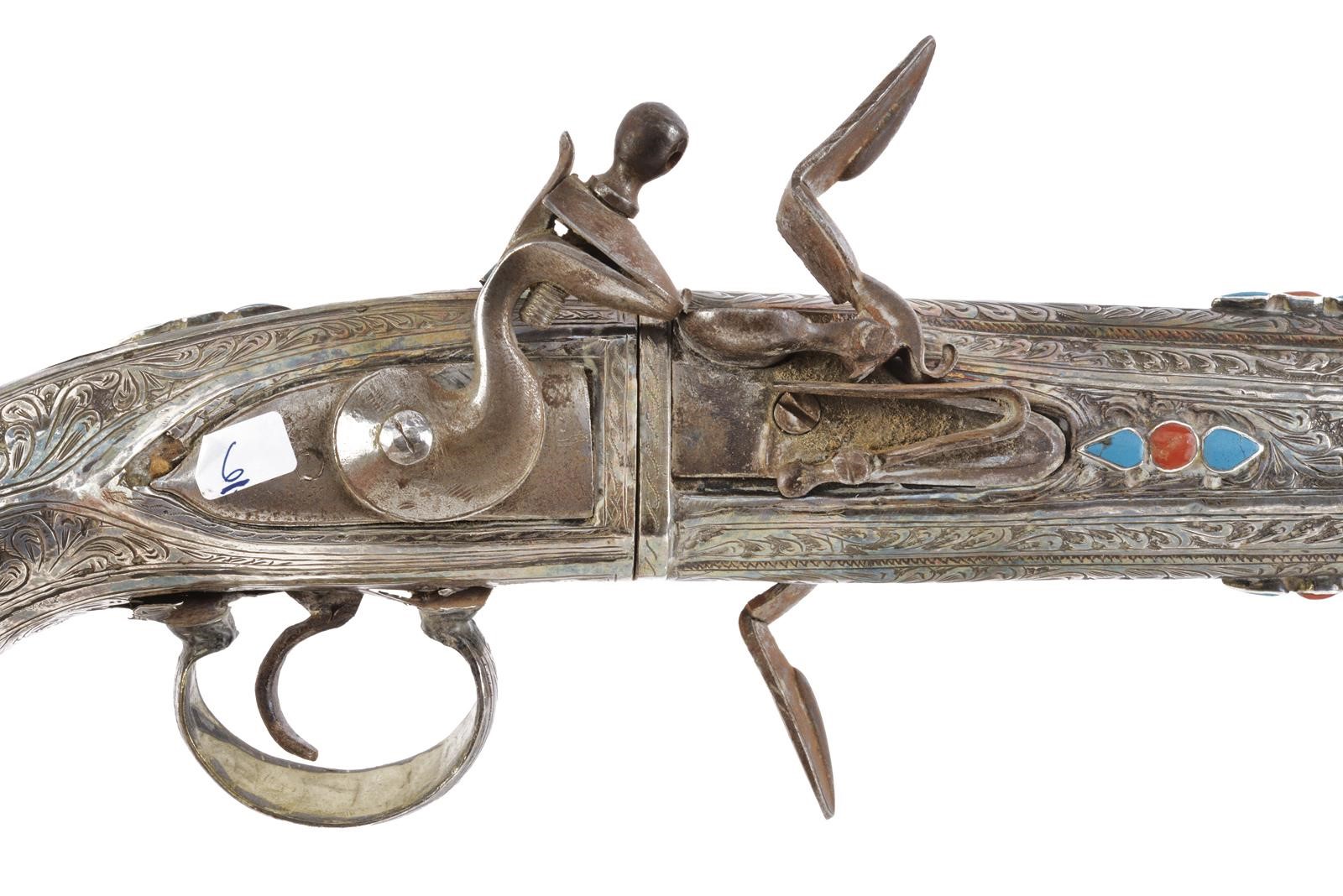 Arma decorativa a pietra focaia a due canne girevoli, pistola balcanica con rivestimento in lamin...
