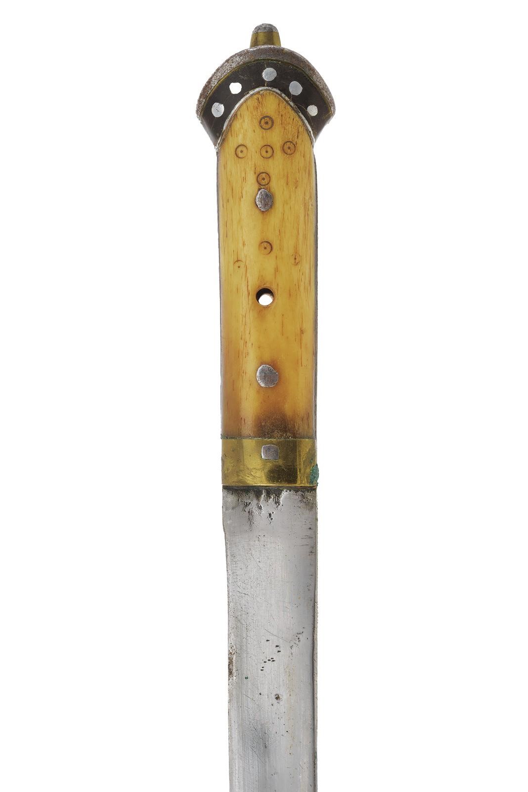 Arma bianca, coltello con lama dritta a un filo, impugnatura con guancette in corno di cervo e fo...