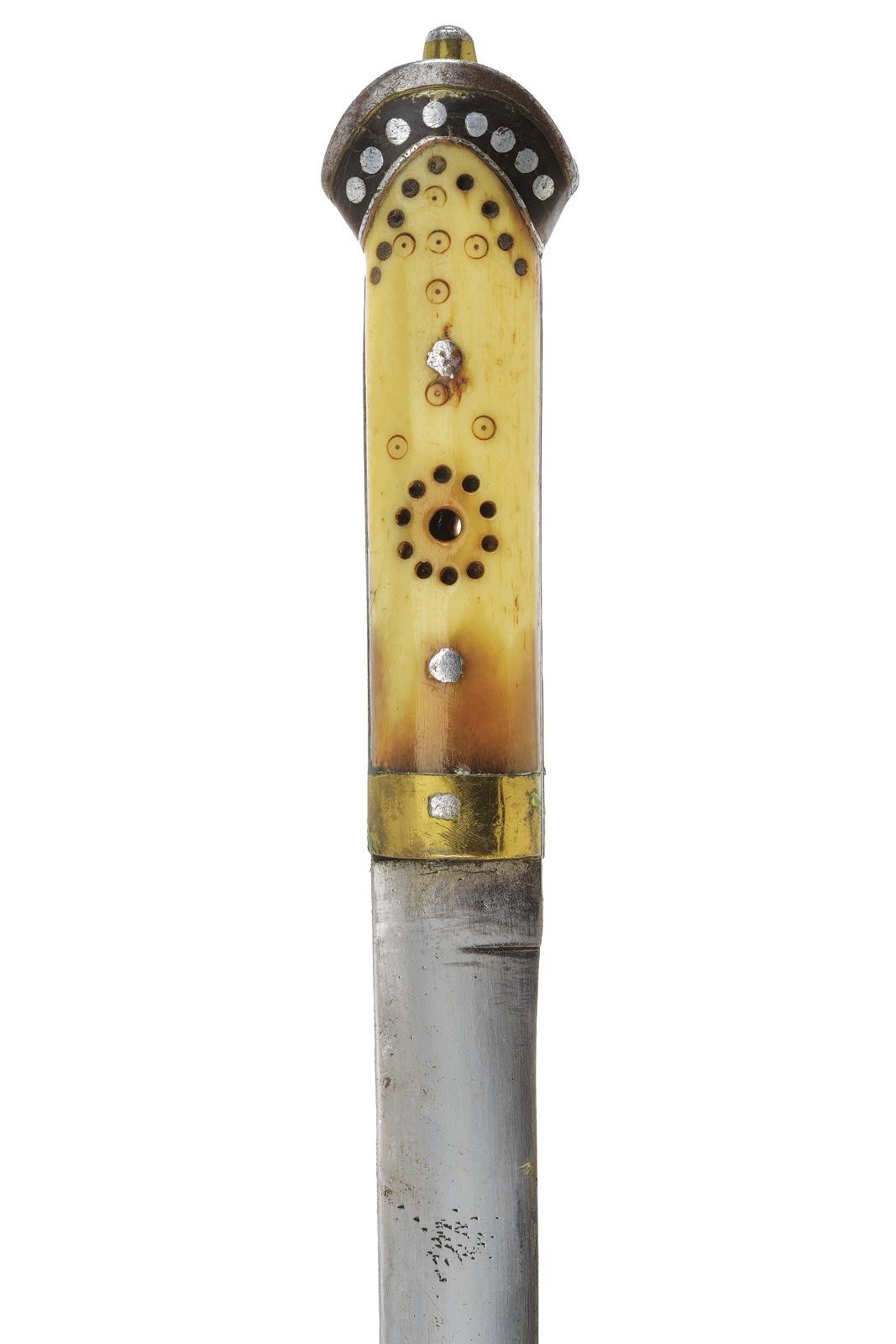 Arma bianca, coltello con lama dritta a un filo, impugnatura con guancette in corno di cervo e fo...
